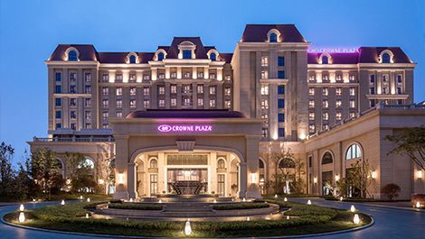 青岛东方影都融创皇冠假日酒店