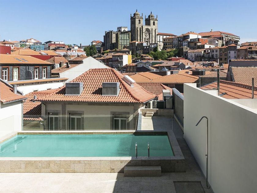 Casa de Companhia, Portugal