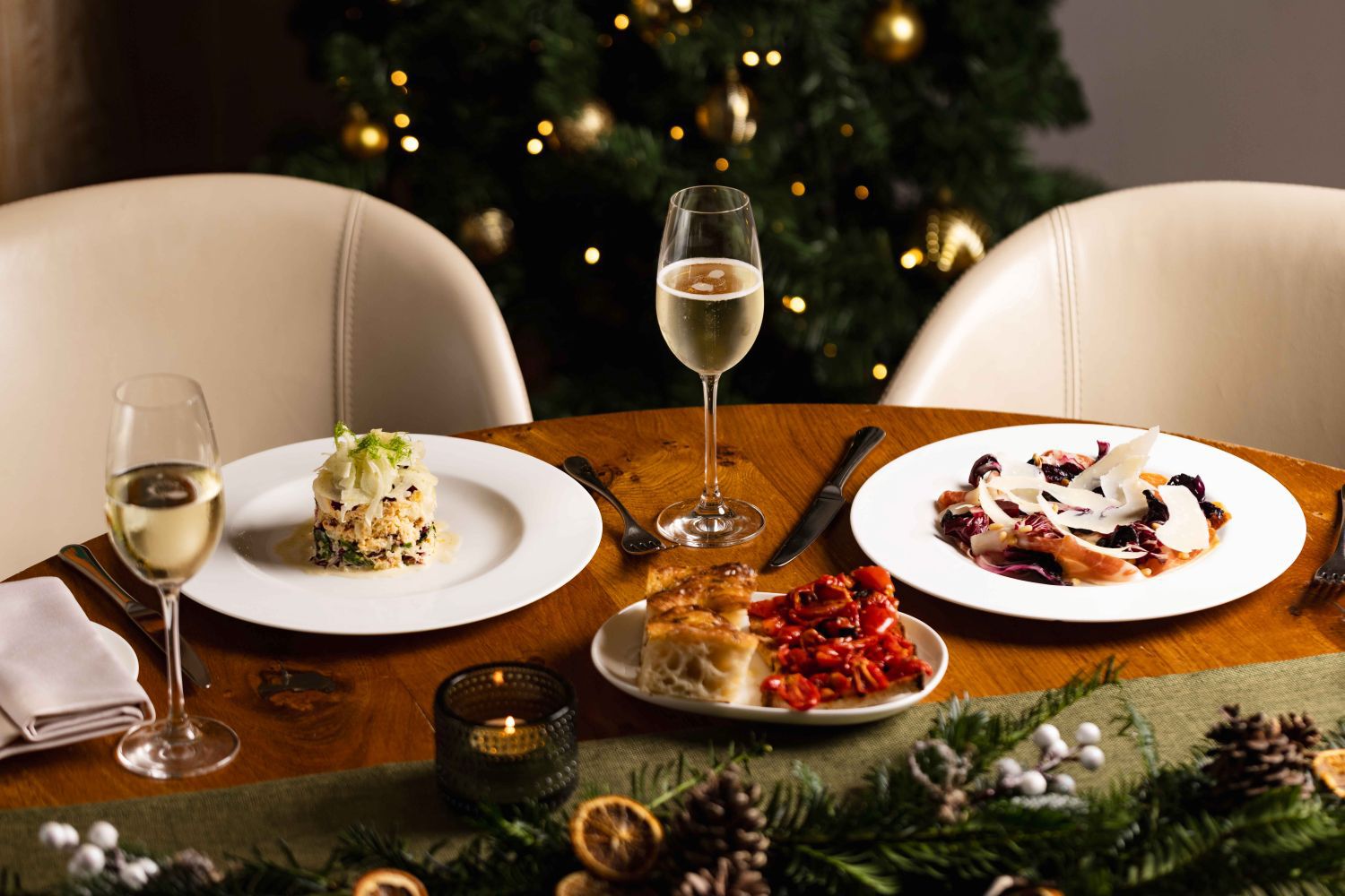 Group clinking prosecco glasess