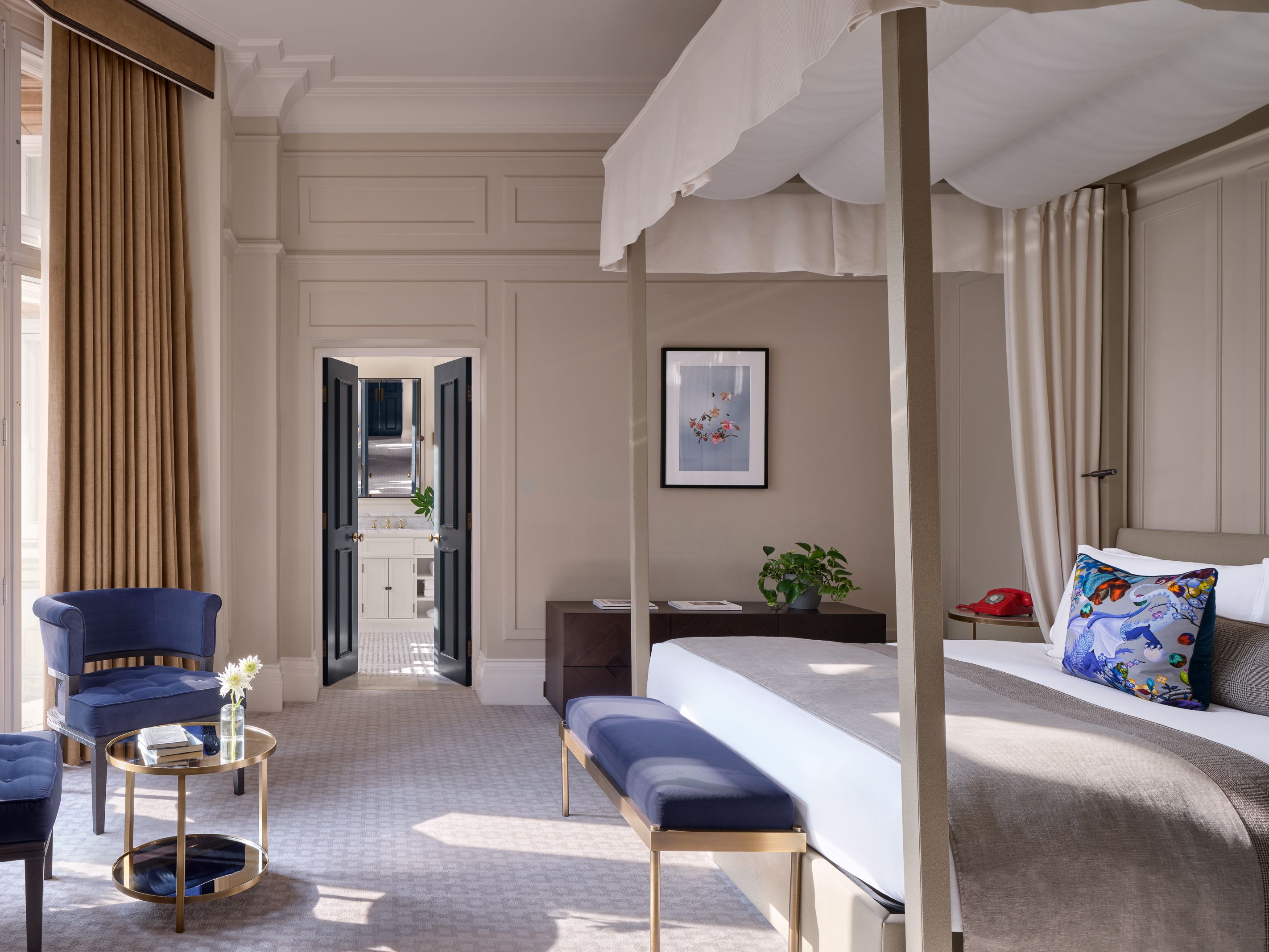 The Fitzroy Suite - luxry guest suite bedroom