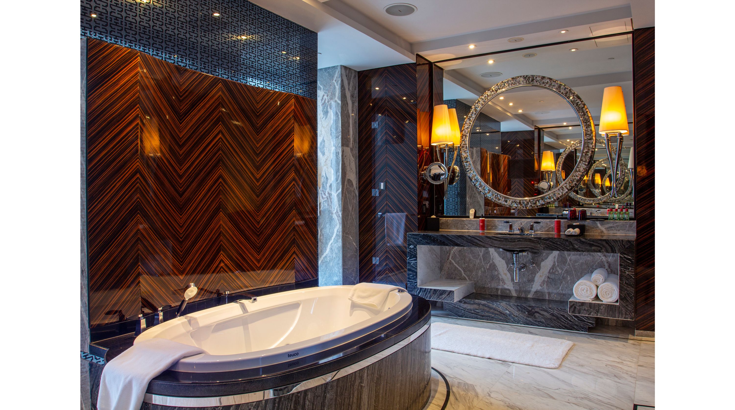 Presidential suite bathroom