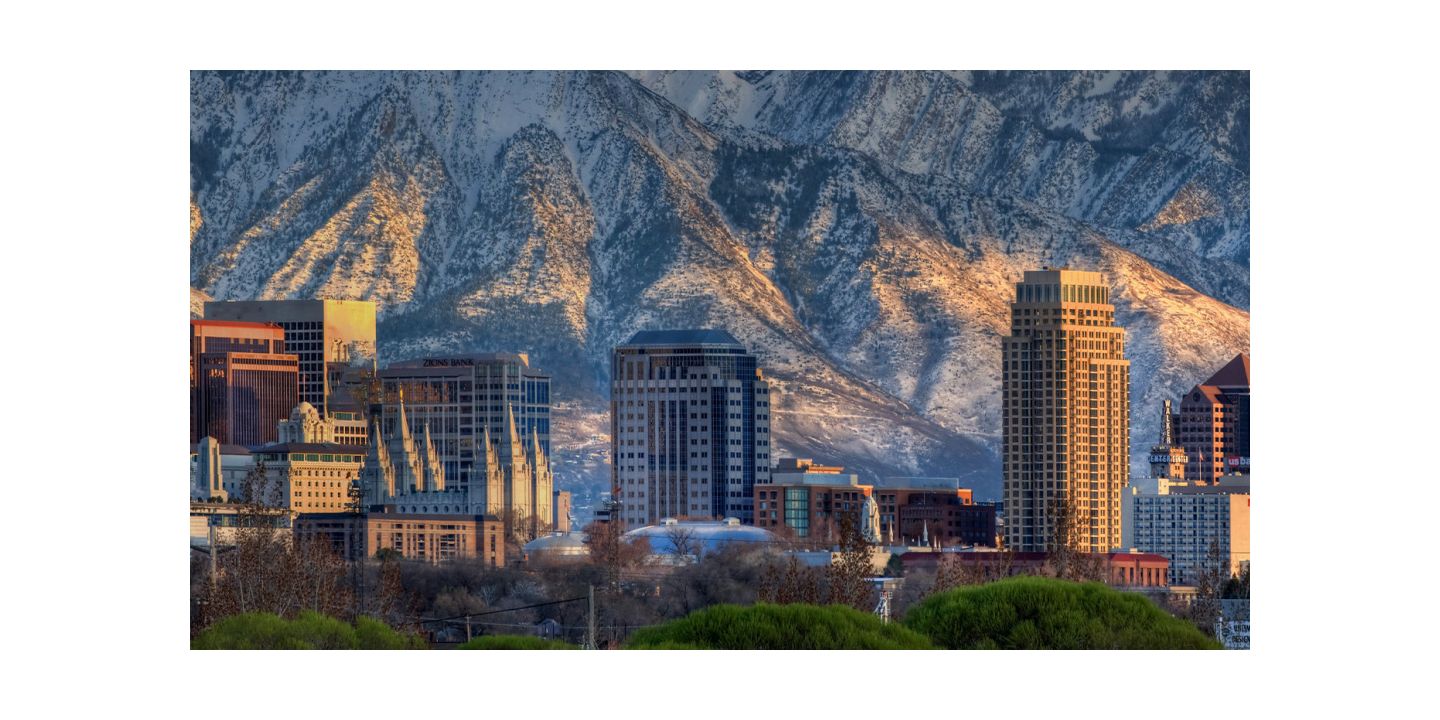 群山环抱的盐湖城天际线景观