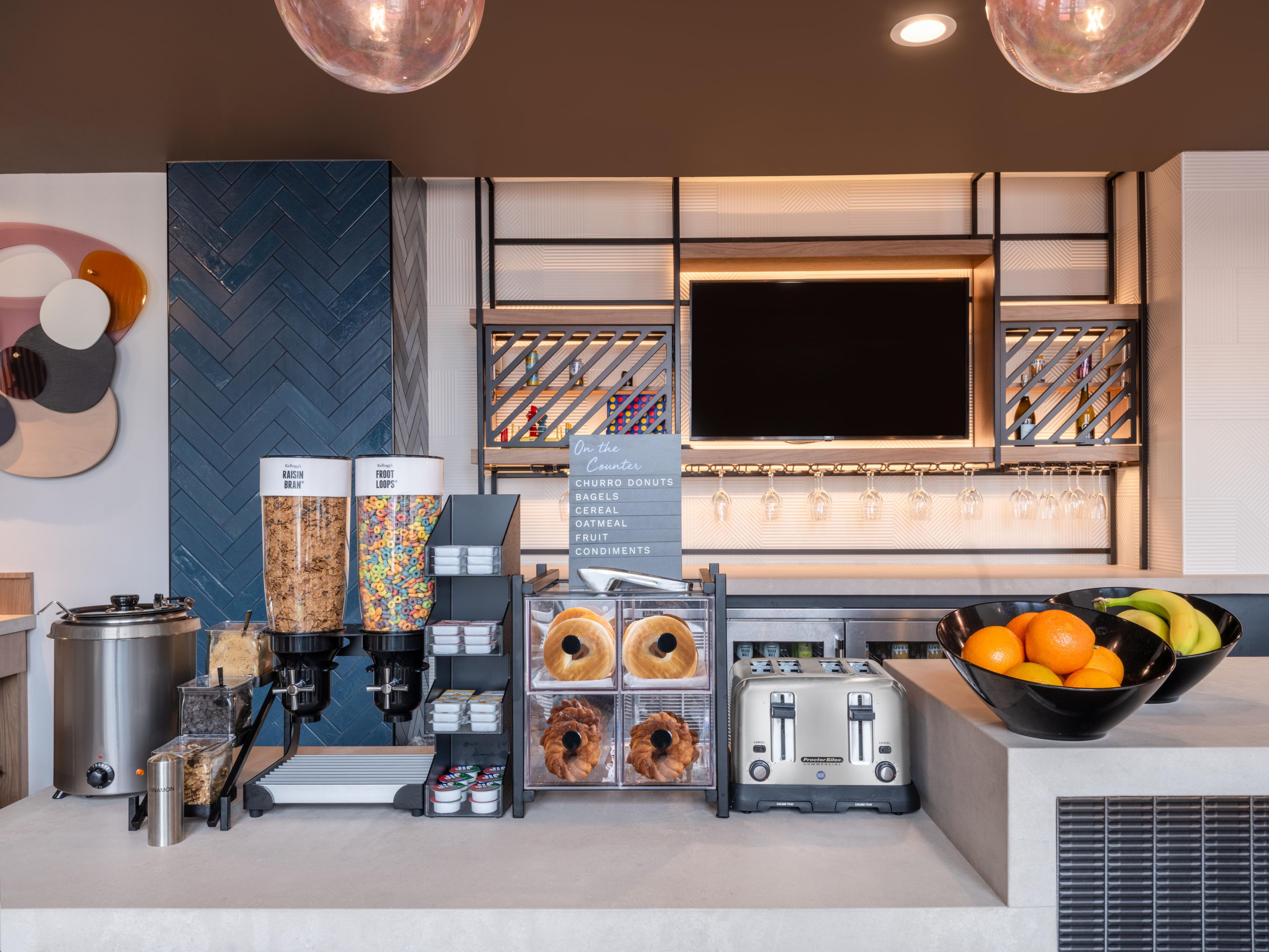 At Atwell Suites Austin Airport, we have all your food and beverage needs covered.  We offer a complimentary breakfast with quality hot and cold items. Our beverage station offers a selection of free beverages all day. Check out our paid bar in the evenings, which offers small bites, meals, and alcoholic beverages.