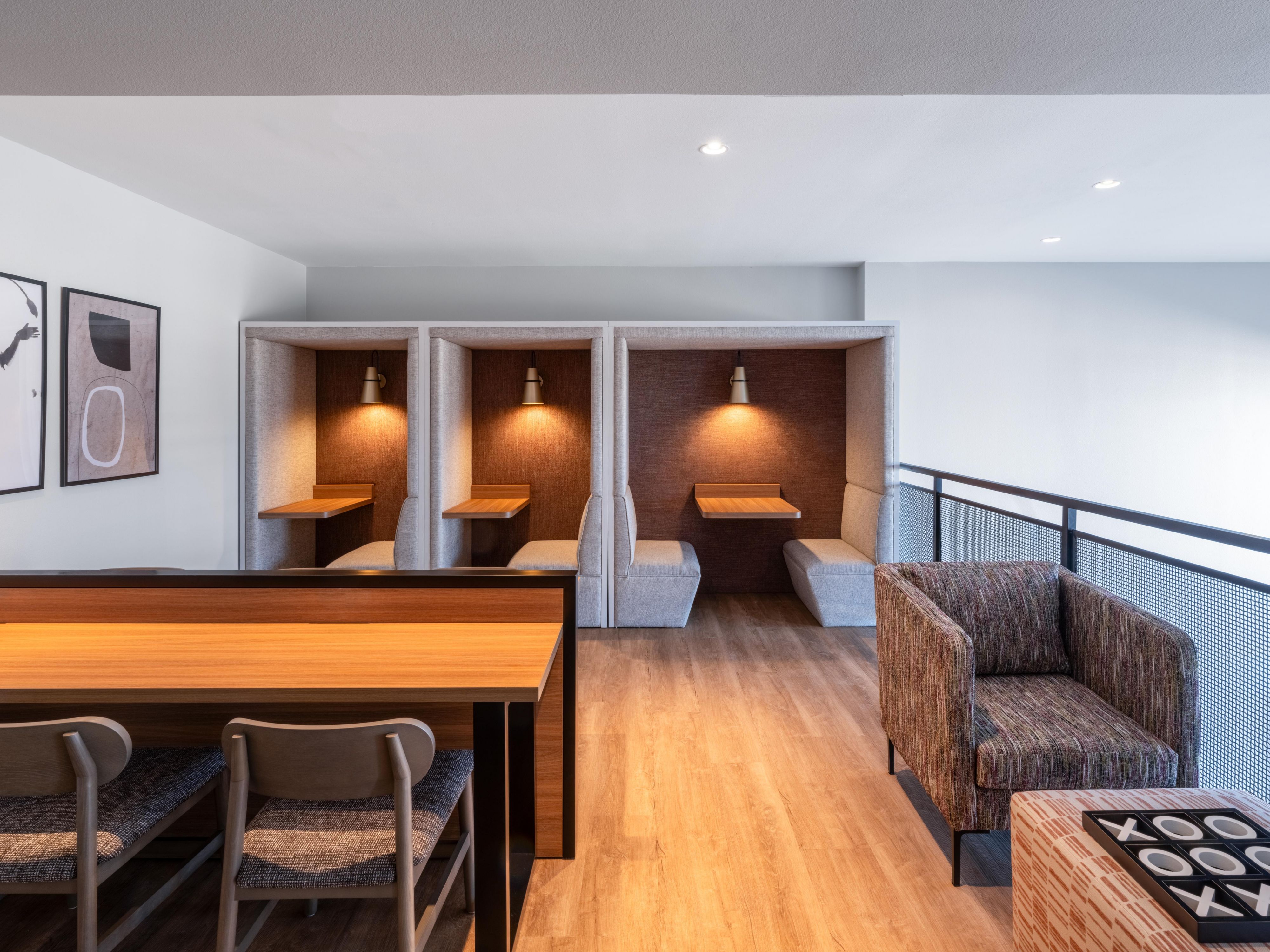 Thoughtfully designed to offer the perfect balance of productivity and socialization, our shared areas have ample space to relax, meet, or work. Our lobby provides a mix of comfortable seating areas, whether you need a place to eat, work, or socialize throughout the day. There is something for everyone in our co-working spaces.