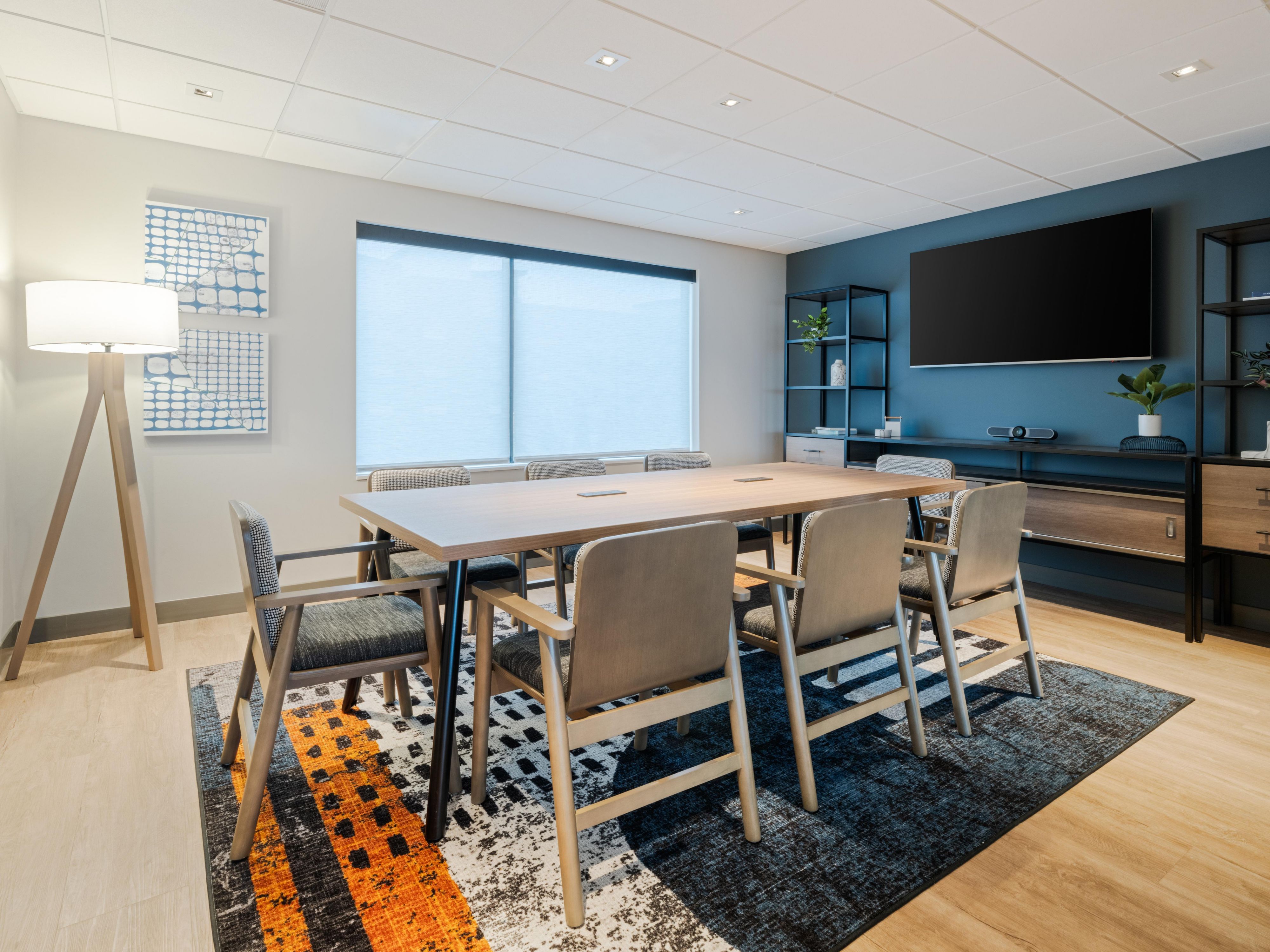 We know how important collaboration can be, so we offer a bookable meeting room to work together. The Study provides a private meeting space for groups of up to eight people with video conferencing capability. Plus, our affiliation with the KCI Expo Center offers access to 85,000 sq. feet of flexible event space ideal for larger gatherings.