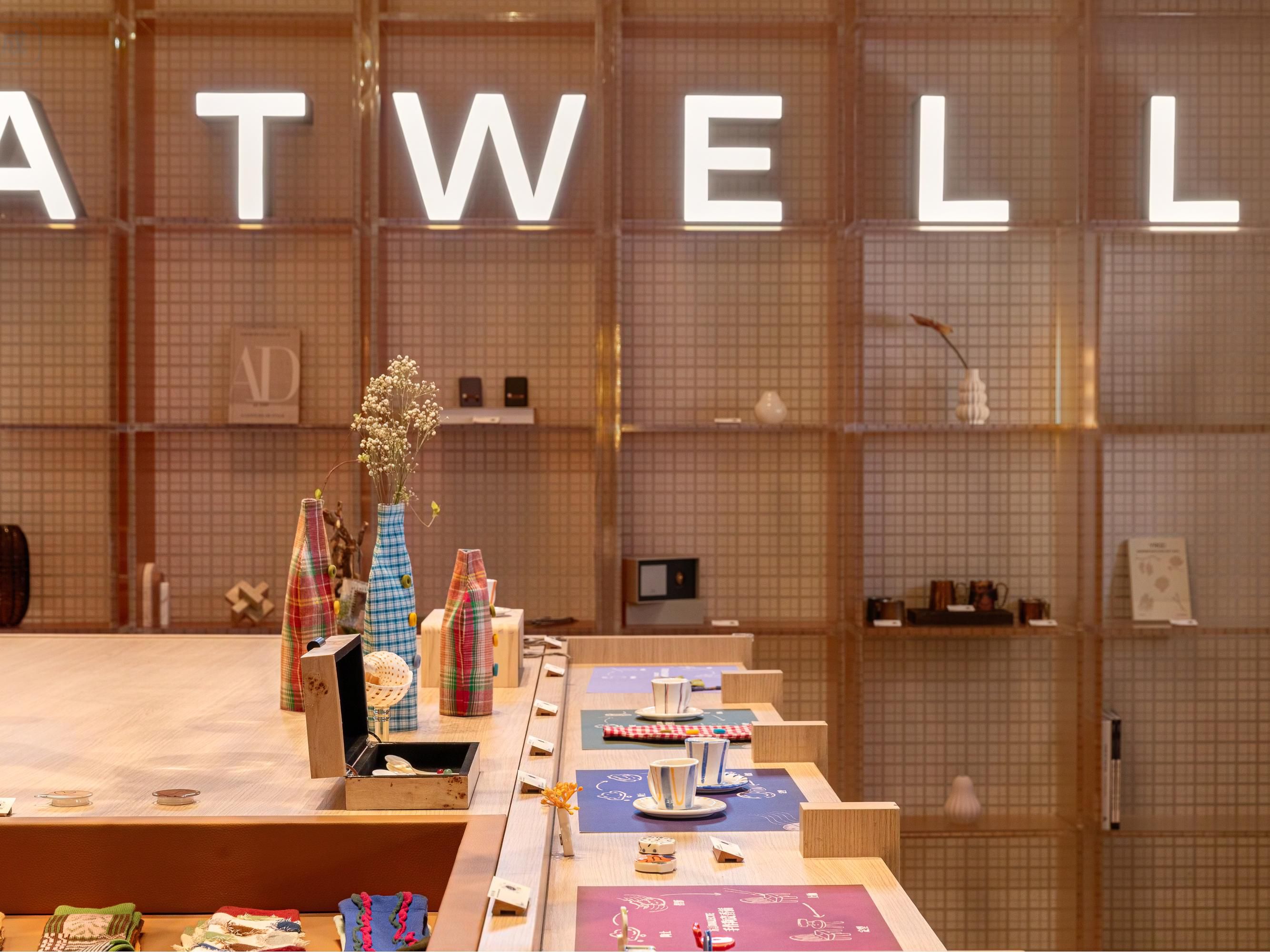 酒店邀请生活方式集合店「方言」进驻，打造“艺术和趣味”新零售空间，将生活中随处可见的物件用更美好的设计描绘与表达，为日常生活增添一些别样的色彩，呈现属地艺术灵感。