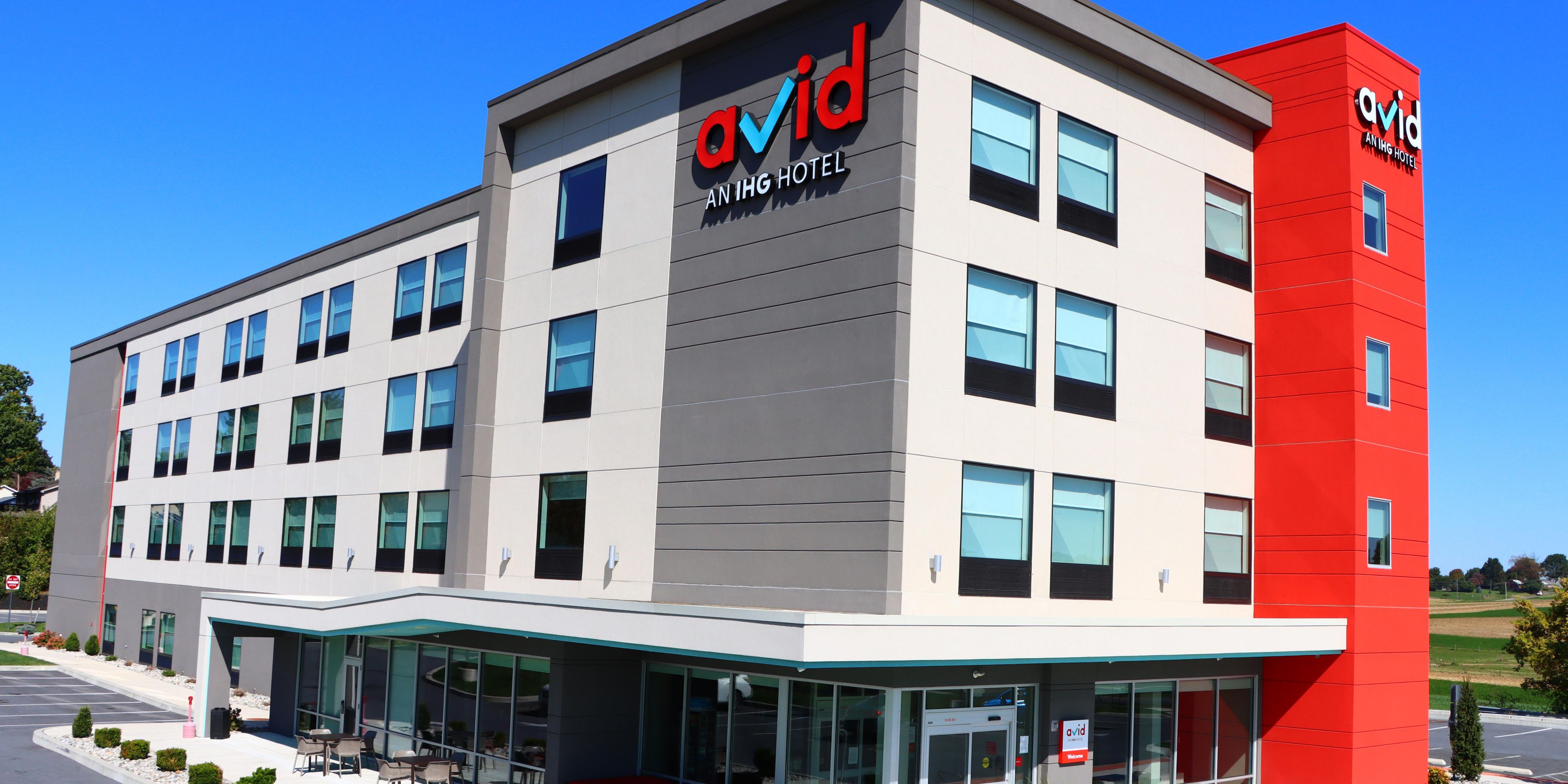 Located within minutes to the Lancaster shopping outlets, Amish County, Downtown Lancaster, Dutch Wonderland, and Tanger Outlets.