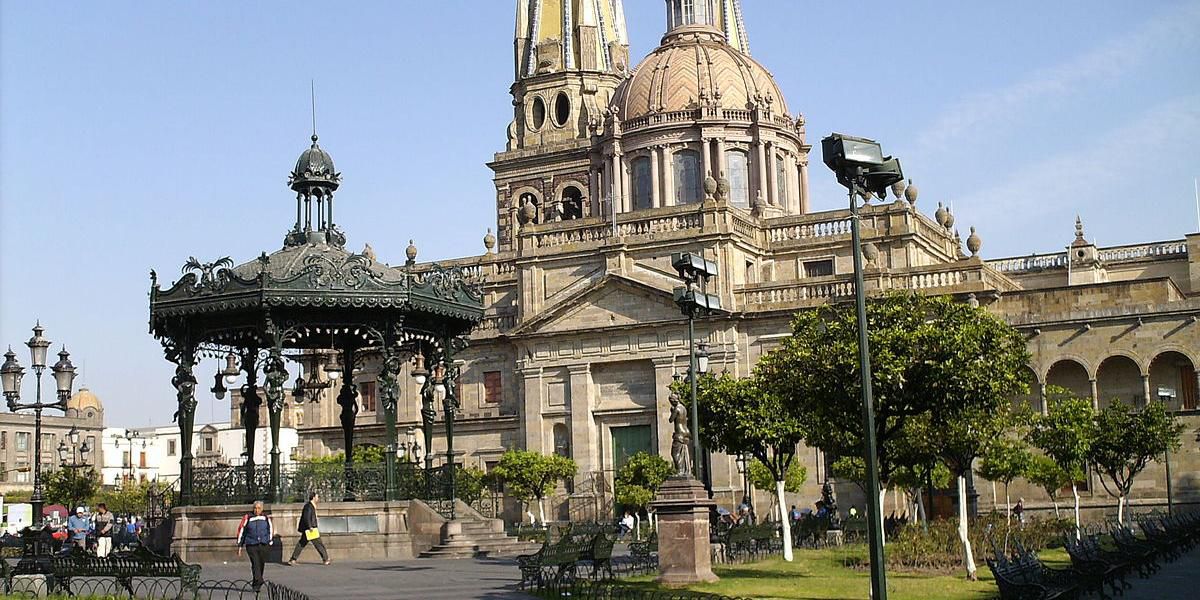 Enjoy our special discounts during Easter and get to know Guadalajara.