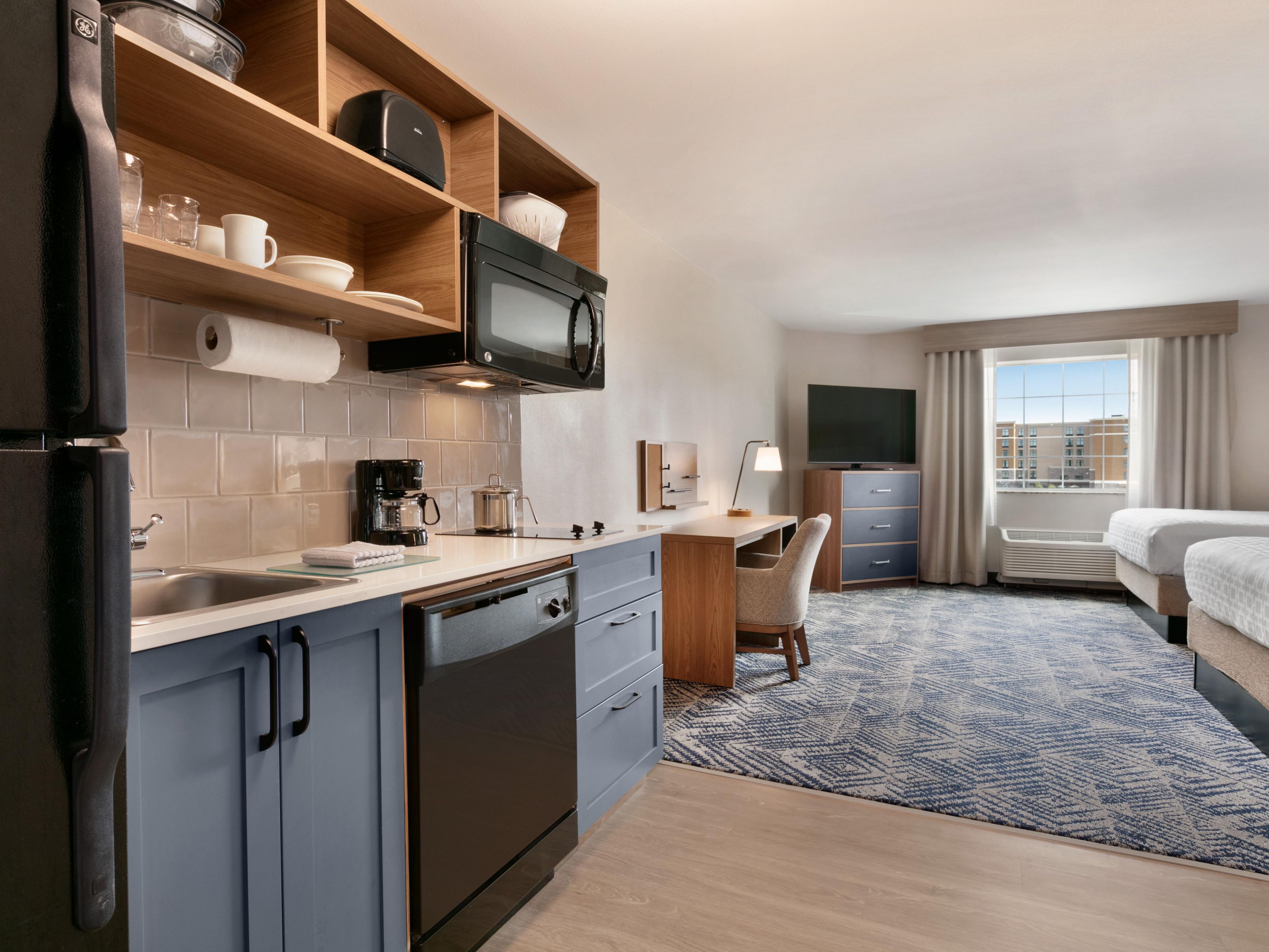 Experience the comfort of home in our hotel rooms, each featuring a fully equipped kitchen. Whether you're preparing a quick snack or a gourmet meal, our modern appliances and cookware make it easy. Enjoy the flexibility to dine on your schedule and savor the convenience of home-cooked meals during your stay.