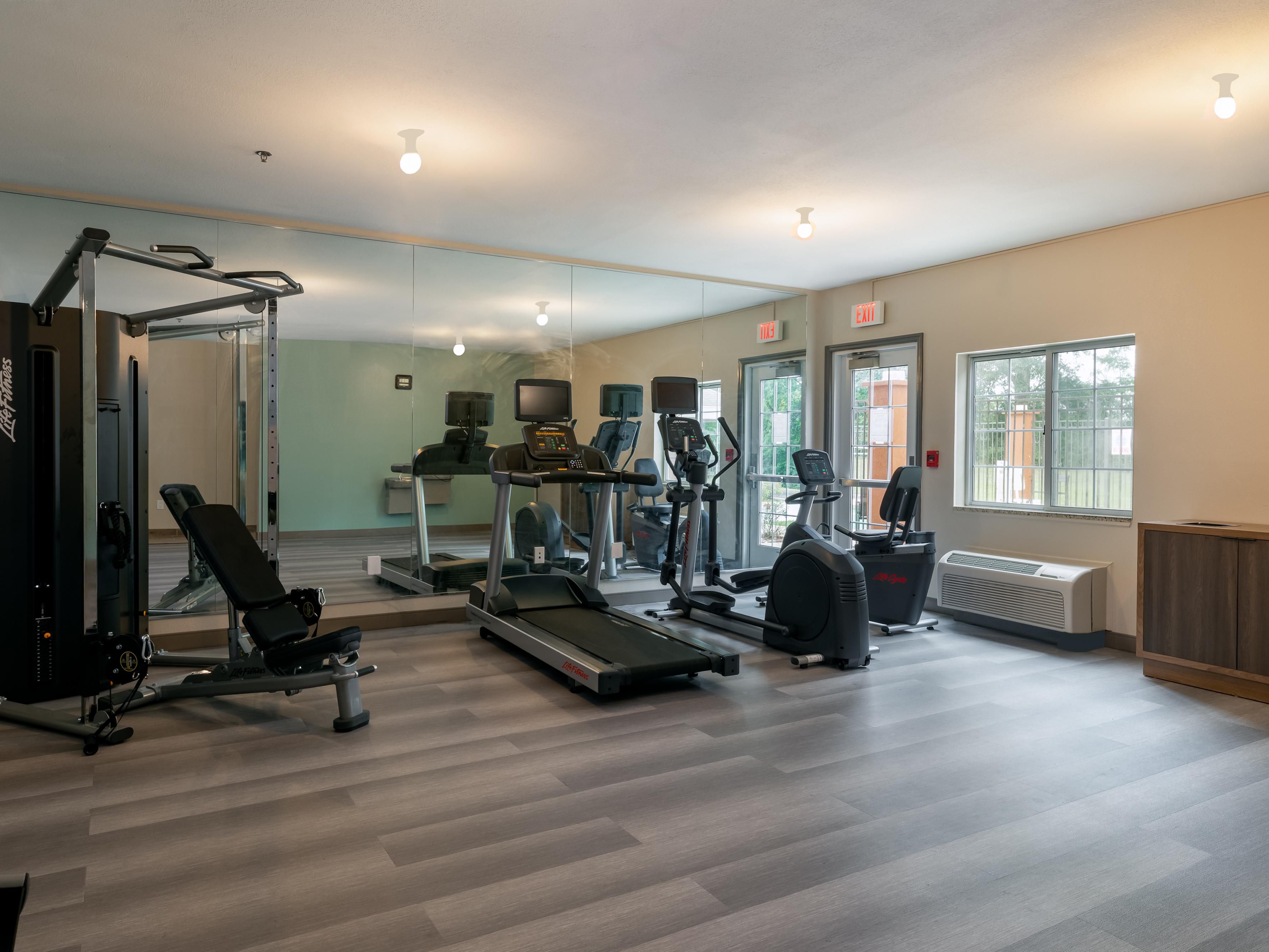 Stay on track with your fitness goals during your visit by taking advantage of our complimentary, fully equipped fitness center. Whether you're an early riser looking to kickstart your day with an invigorating workout or someone who prefers to unwind after a busy day, our state-of-the-art facility has everything you need.