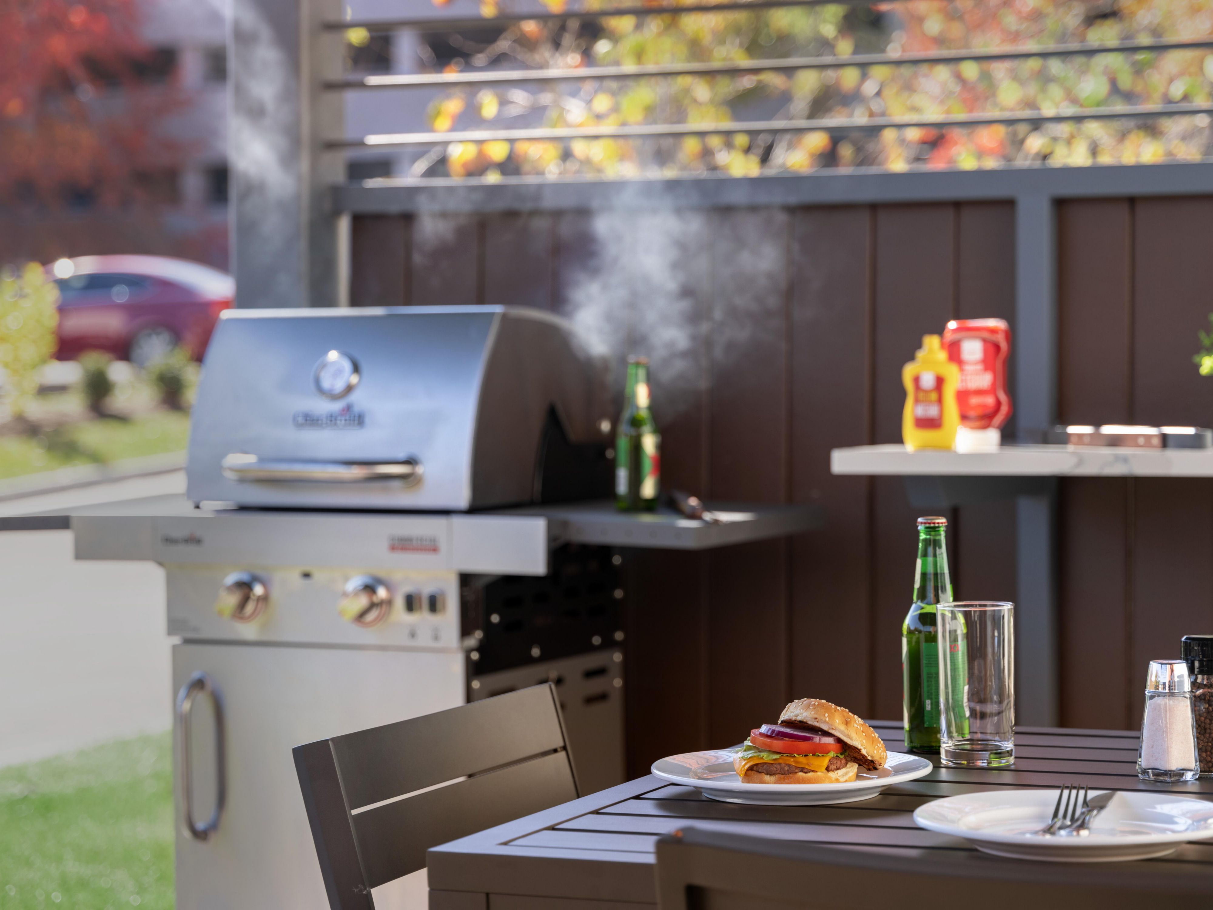 Our outdoor gazebo features a fire pit and is perfect for relaxing or gathering with friends. Whether roasting marshmallows or enjoying a quiet evening with a book, this space is designed for comfort and enjoyment.
