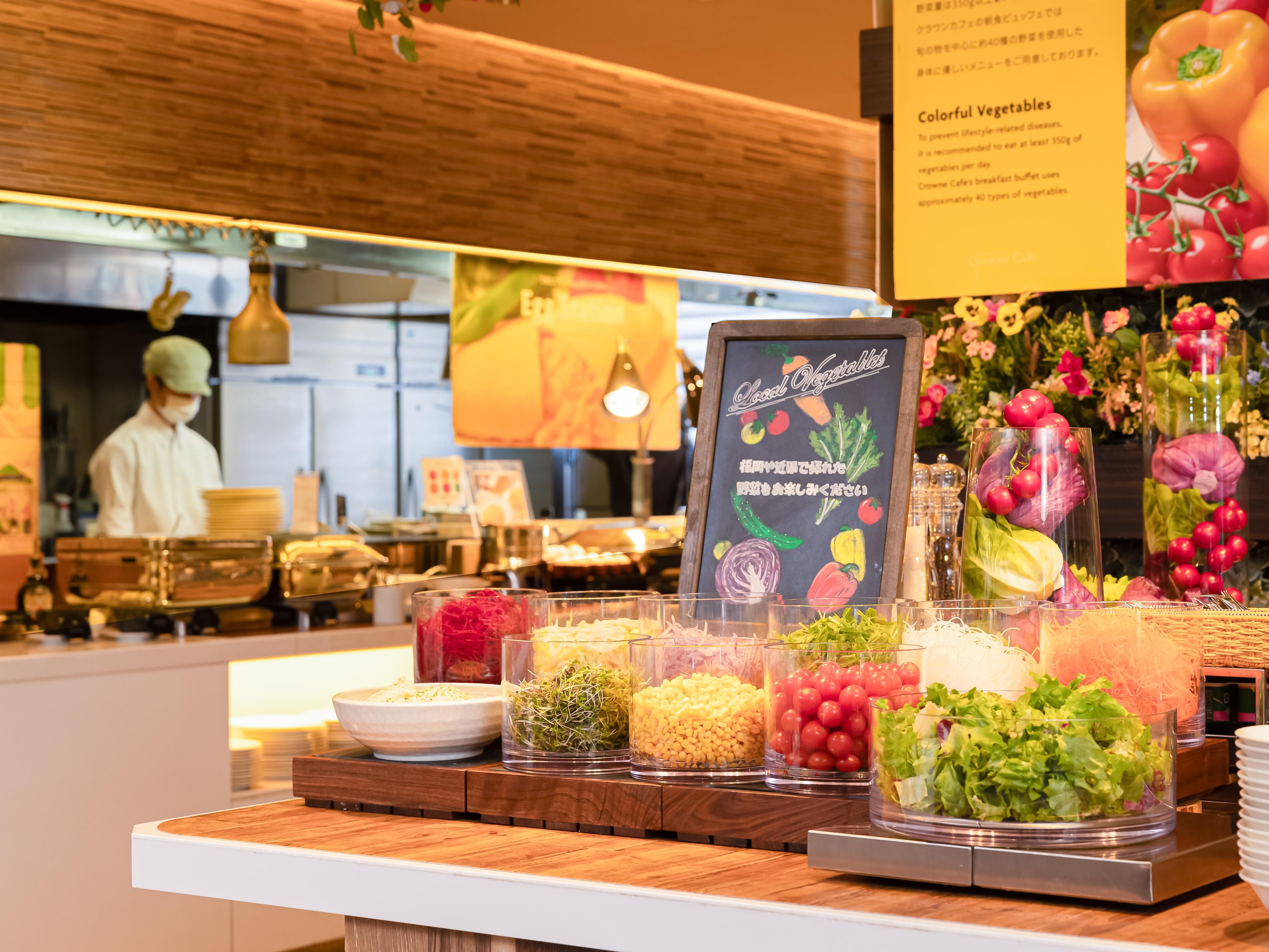 Savour seasonal kaiseki courses and local delicacies at Japanese Restaurant Chikushino. Indulge in all-day buffets at Crowne Café, or signature cocktails with light bites at Mezzanine Bar. Perfect for business, anniversaries, and family gatherings in the heart of Fukuoka.