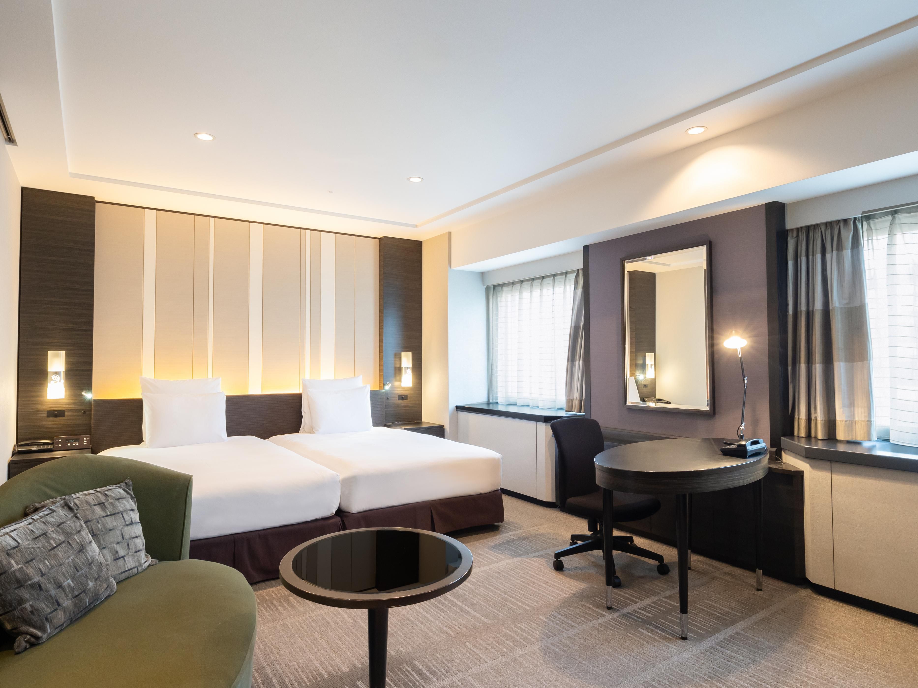 2 Single Premium Lounge Access