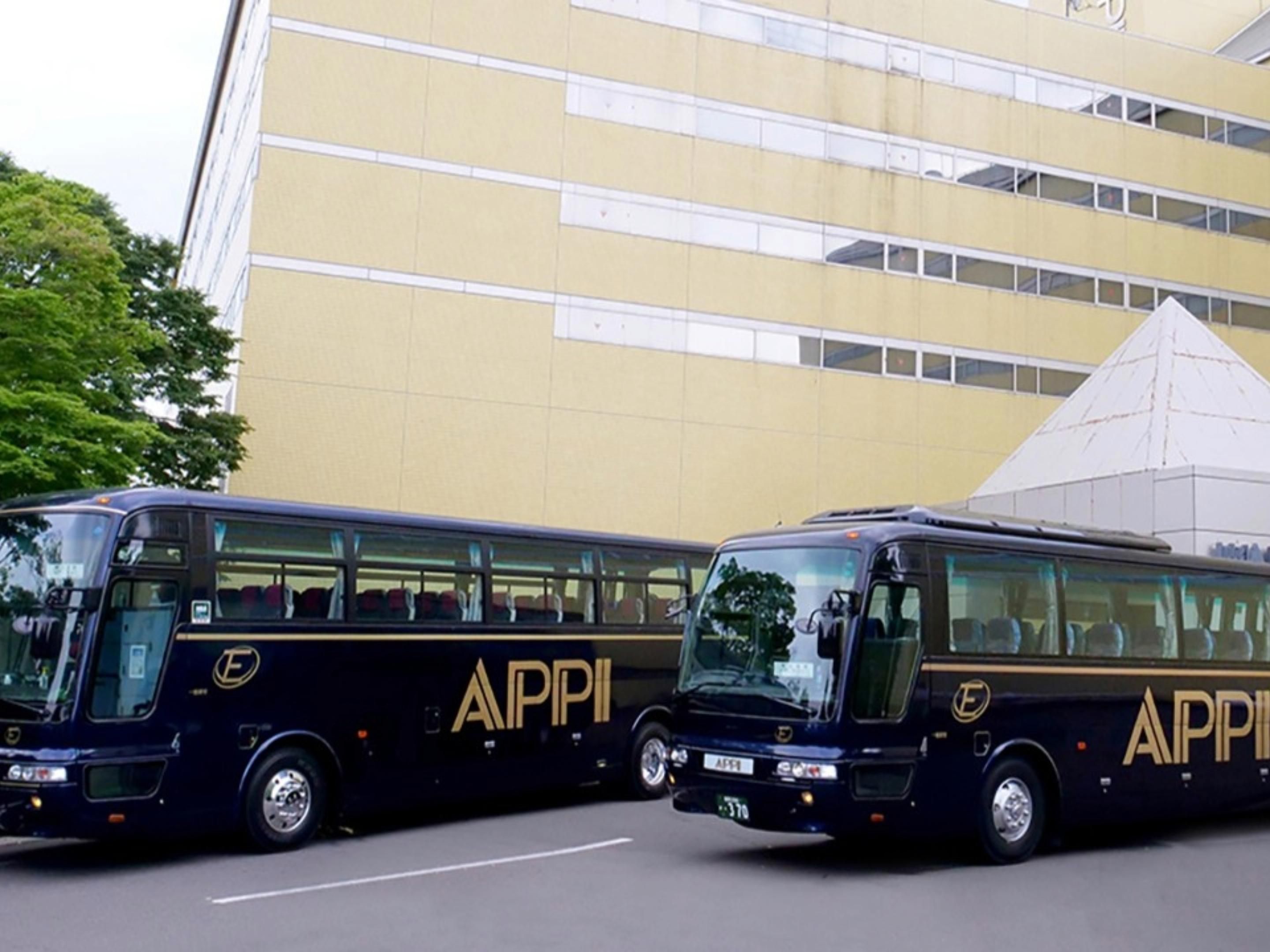 位于东北北部的中间地，绵延北纬40度的高原度假区。欢迎您从日本各地来安比高原。为您介绍前往安比高原的各种交通手段，通过JR电车、飞机、长途巴士、私家车等多种方式皆可前往，可以选择最适合您的方法。