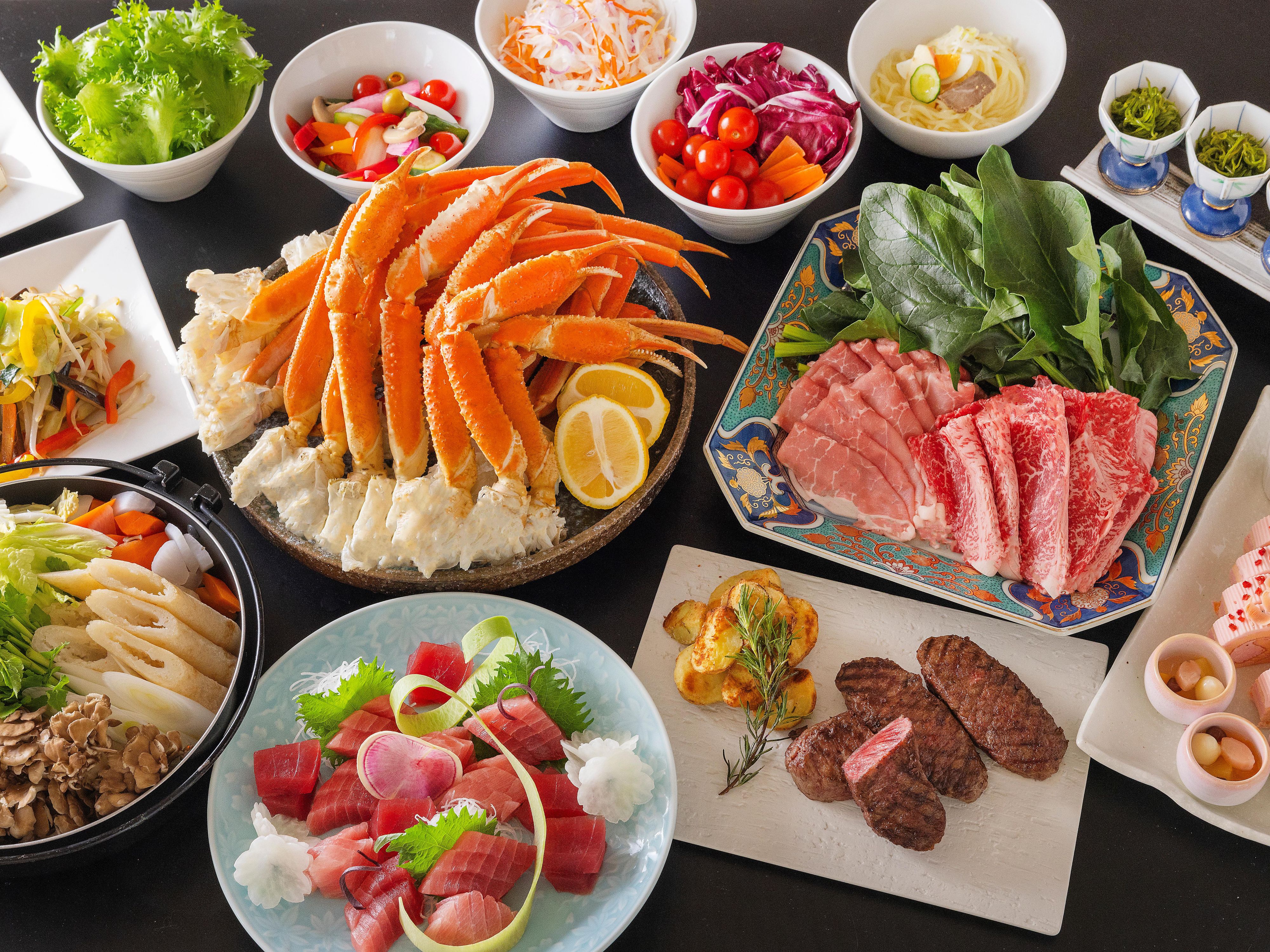 我们提供采用了当季食材的特别自助餐。
在安比高原，您可以品尝到当季的新鲜食材、名产菜肴以及岩手县等东北六县的特色菜肴。
日式、西式、中式厨师精心准备的各类菜肴，值得品尝。