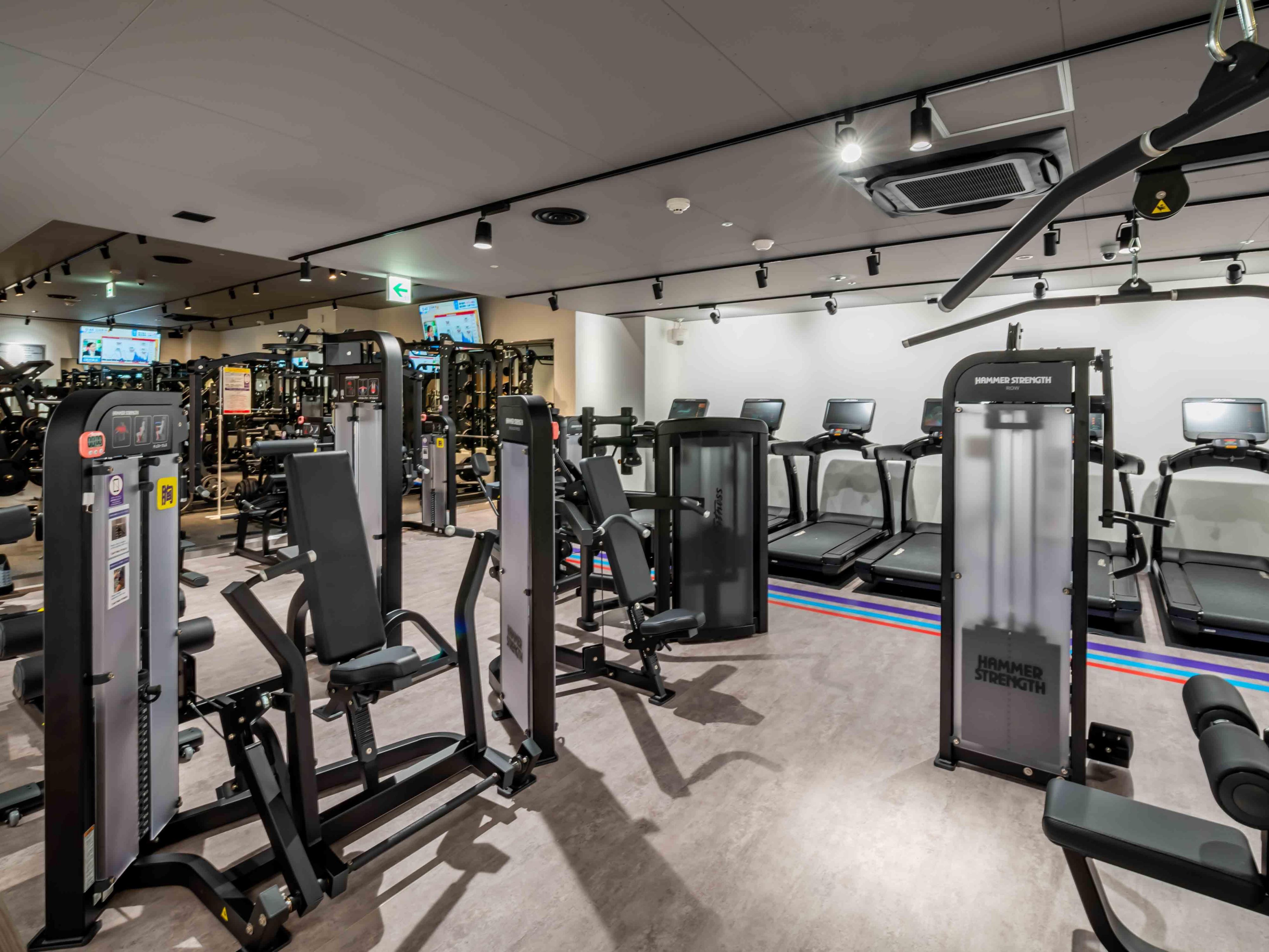 The ANA Crowne Plaza Hiroshima features an on-site Anytime Fitness, a globally trusted gym brand.
Hotel guests can enjoy complimentary 24-hour access to this premium facility, ideal for maintaining fitness during business or leisure stays.
Recharge and refresh—perfect for an energising start or a relaxing end to your day.