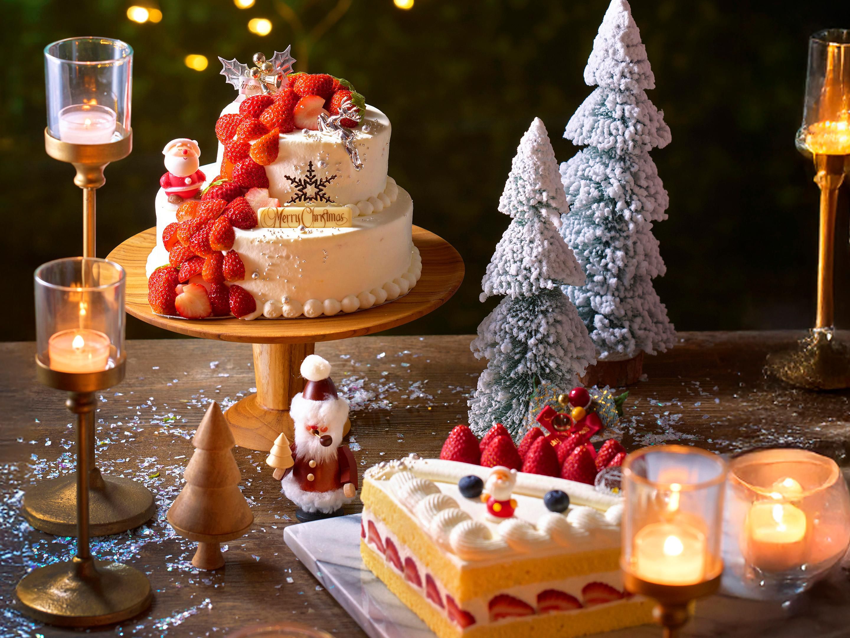 Celebrate Christmas with cakes and stollen from our pastry chefs. Delight in the two-tier Crown Strawberry Special or the ever-popular Santa Claus series. Perfect for celebrating a festive Christmas with family and loved ones.
- Reservations accepted until 15 December.
