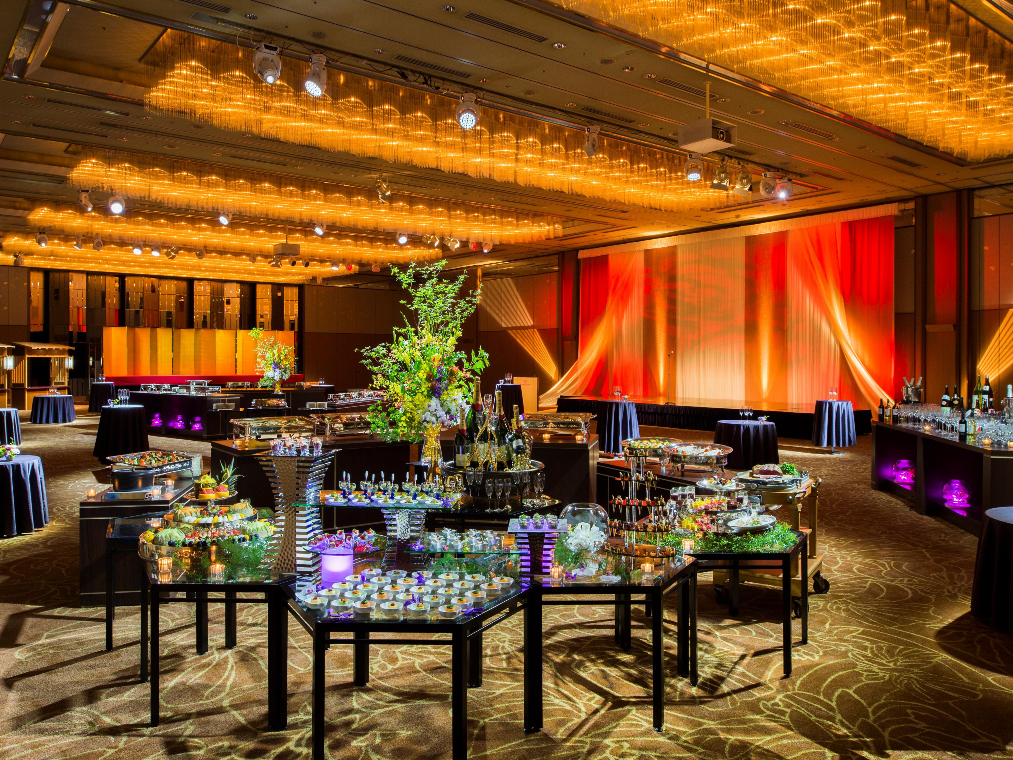 From intimate gatherings to large banquets, enjoy our party plans for every occasion. Savour dishes with Kanazawa's signature ingredients and a rich selection of drinks. Experience refined hospitality for business gatherings, celebrations, or MICE events.