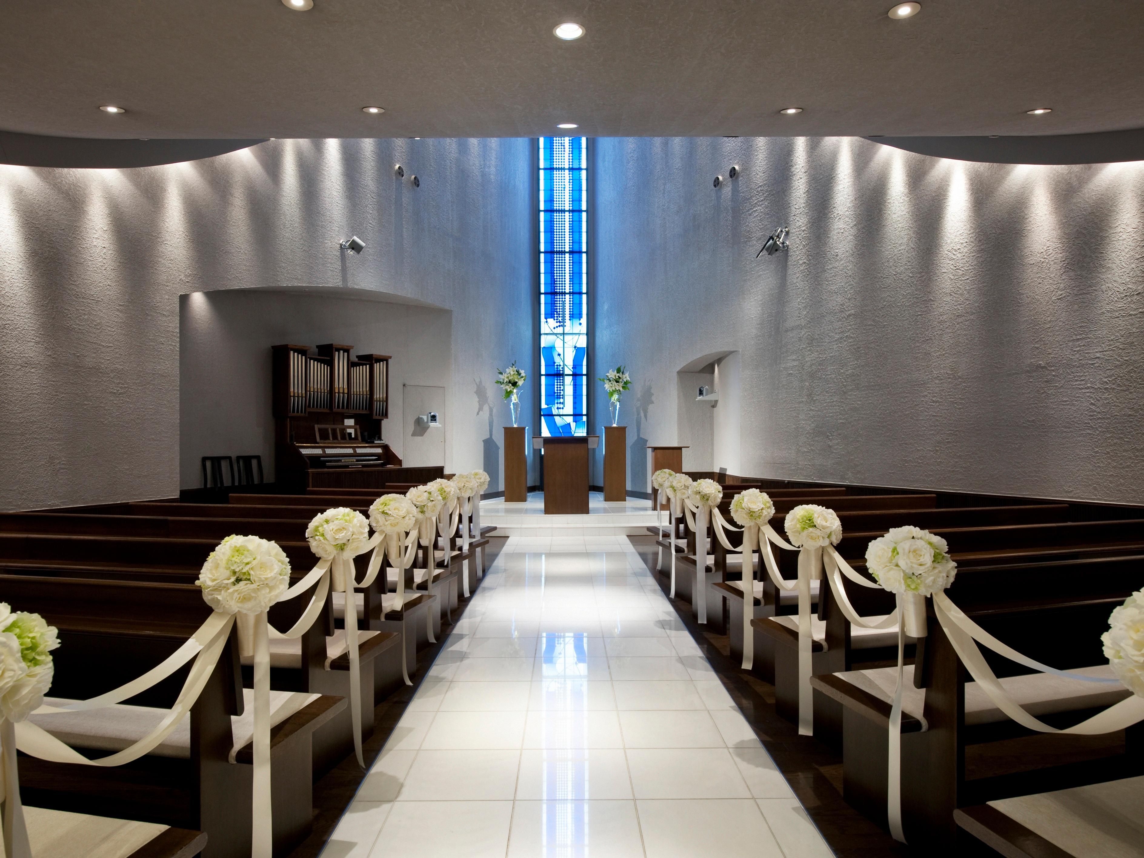 For you two, the most important a day will be the most wonderful day. We will make a wedding with views, styles and hospitality that are unique to the ANA Crowne Plaza Kobe. You can choose the venue and plan, such as the mysterious chapel ceremony, the traditional Japanese wedding ceremony, the 35th, 10th and 9th floor.