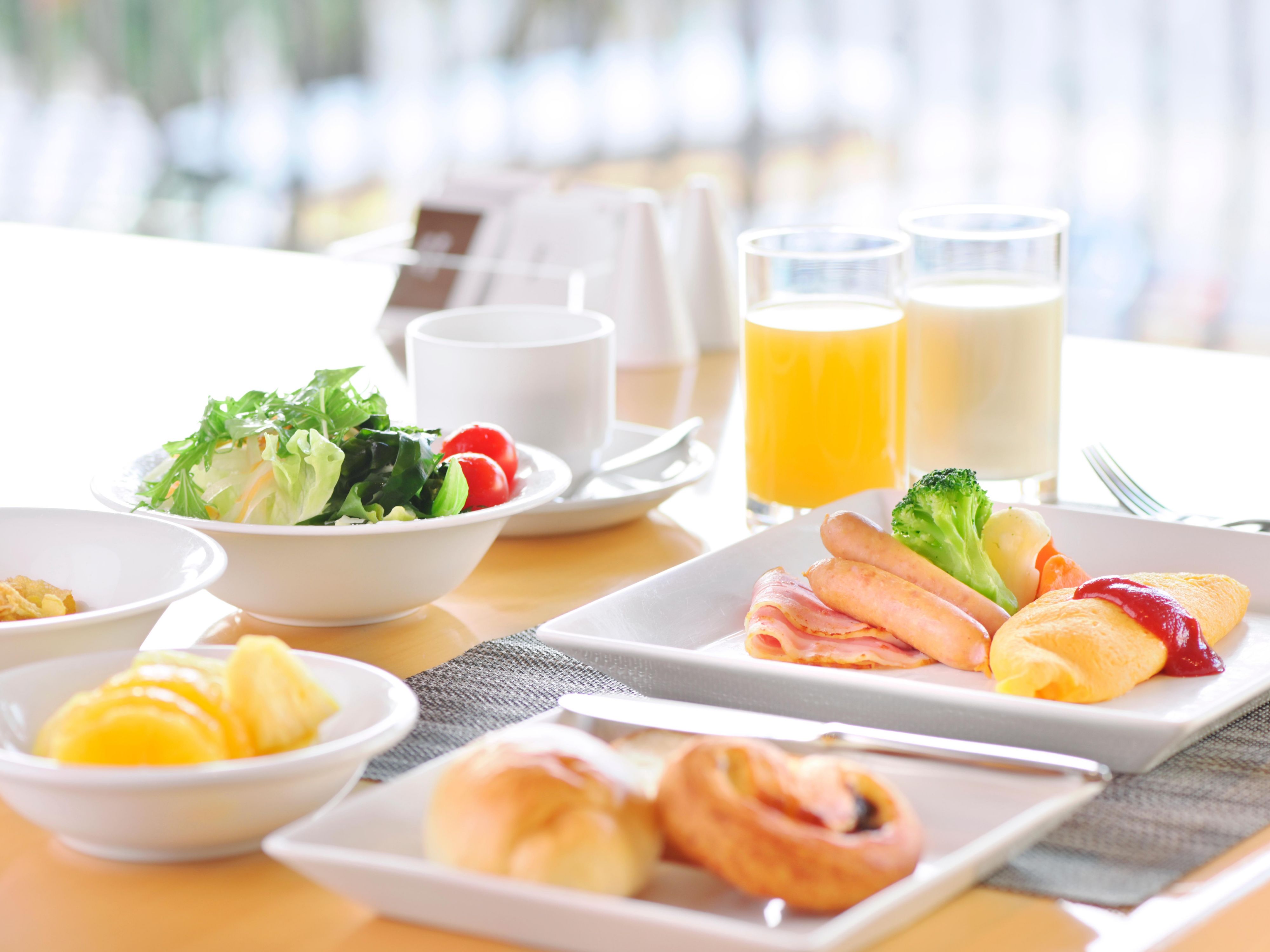 Start your morning in Nagasaki with our signature breakfast buffet. Enjoy a vibrant start to your day with a selection of Japanese and Western dishes, including local specialties such as Sara Udon, Nagasaki Kamaboko, and Hatoshi. Don’t miss our chef’s fluffy and creamy omelet, made fresh before your eyes with your choice of ingredients.