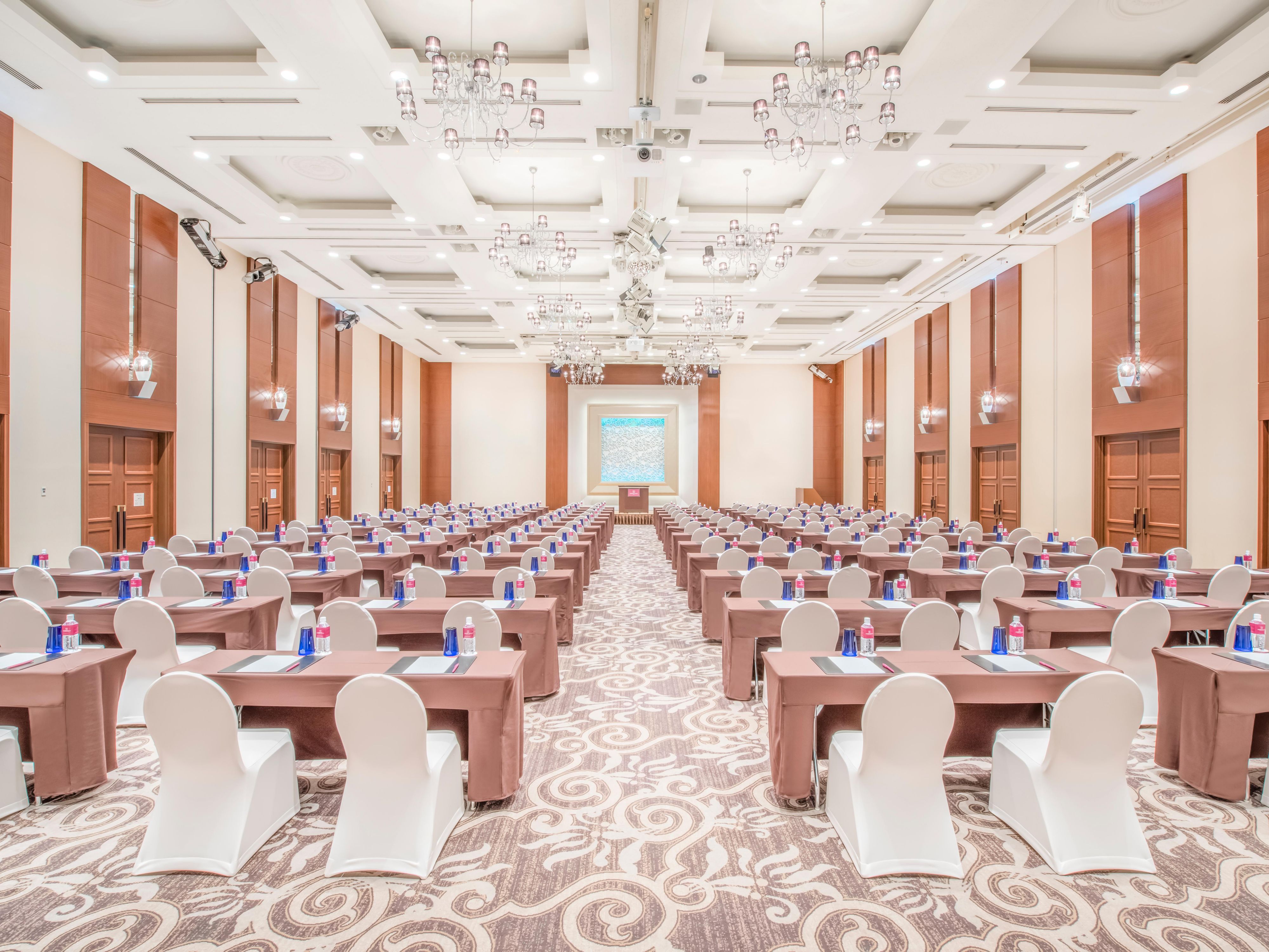 Our flexible event spaces, ranging from grand halls accommodating up to 500 guests to intimate settings, along with a variety of catering options, can be personalized to meet all your conference or event needs.