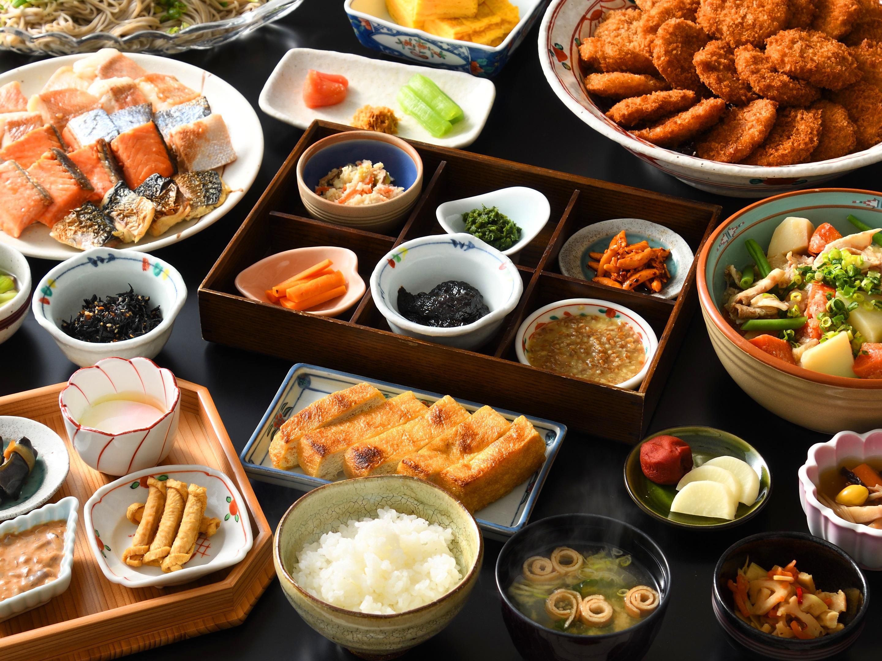 We're preparing Western and Japanese buffet style breakfast wholesome and delicious made with the blessings of NIIGATA prefecture. 
The "Three Kinds of Niigata Rice" tasted with Niigata ingredients is very popular. 
Please enjoy the wonderful breakfast for your delightful day.