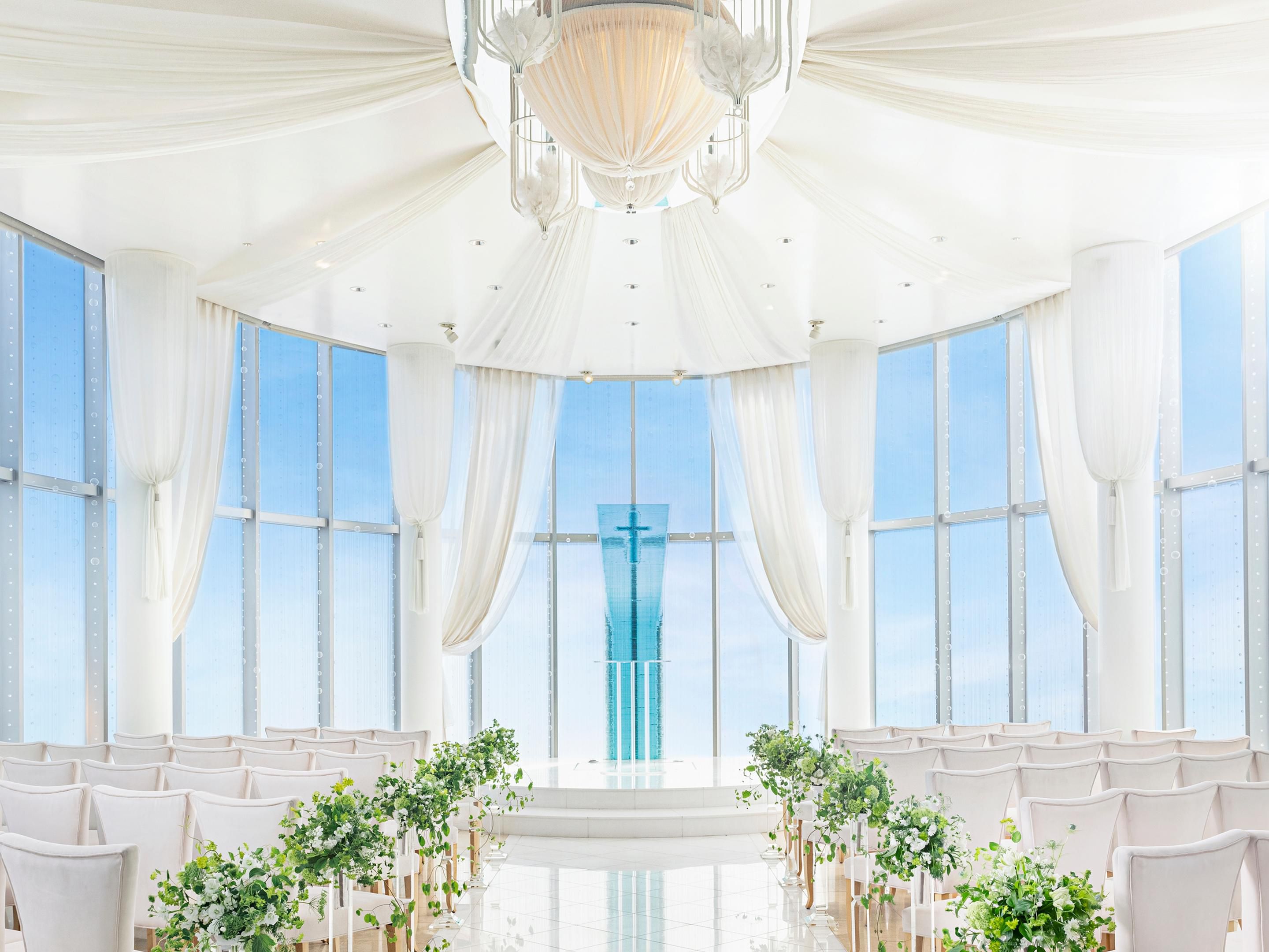 Independent chapel and exclusive garden for wedding.