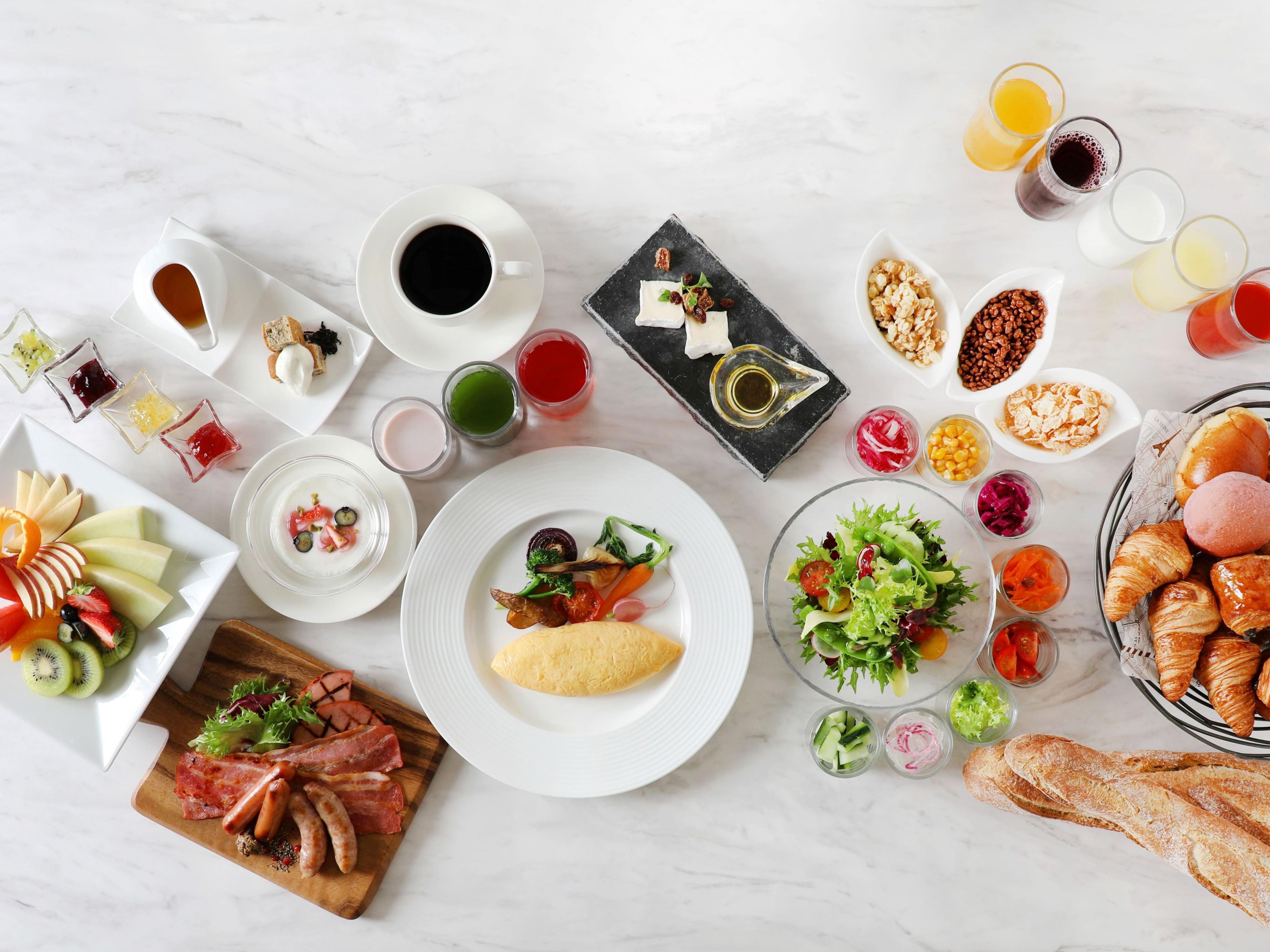 The hotel offers a buffet breakfast. We offer Western style menus with fresh eggs and homemade juice, and Japanese menus with seasonal fish and prefectural rice. You can also enjoy Okayama's local special dish and fresh vegetables and fruits created by our chefs, so you can have a great start to your new day!