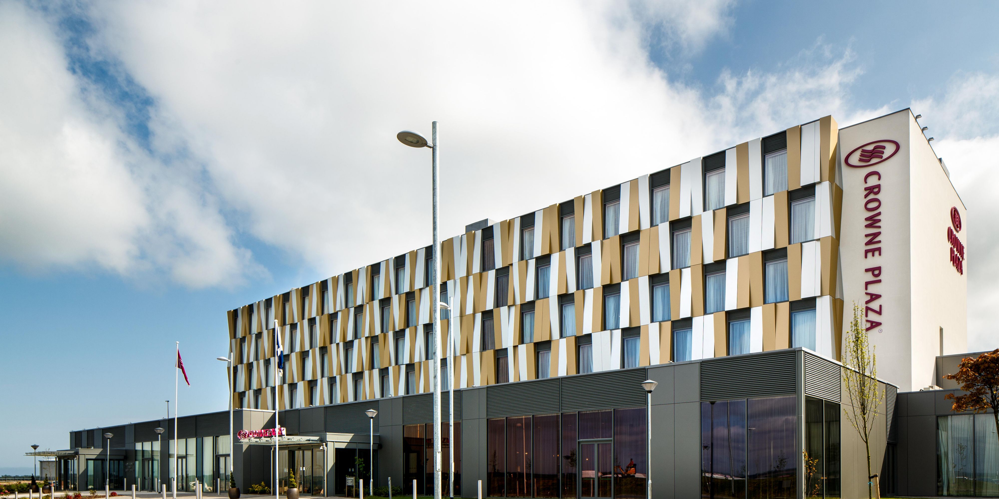 $hotelInfo.mediaDetails.welcomePhotos.primaryPhoto.caption}