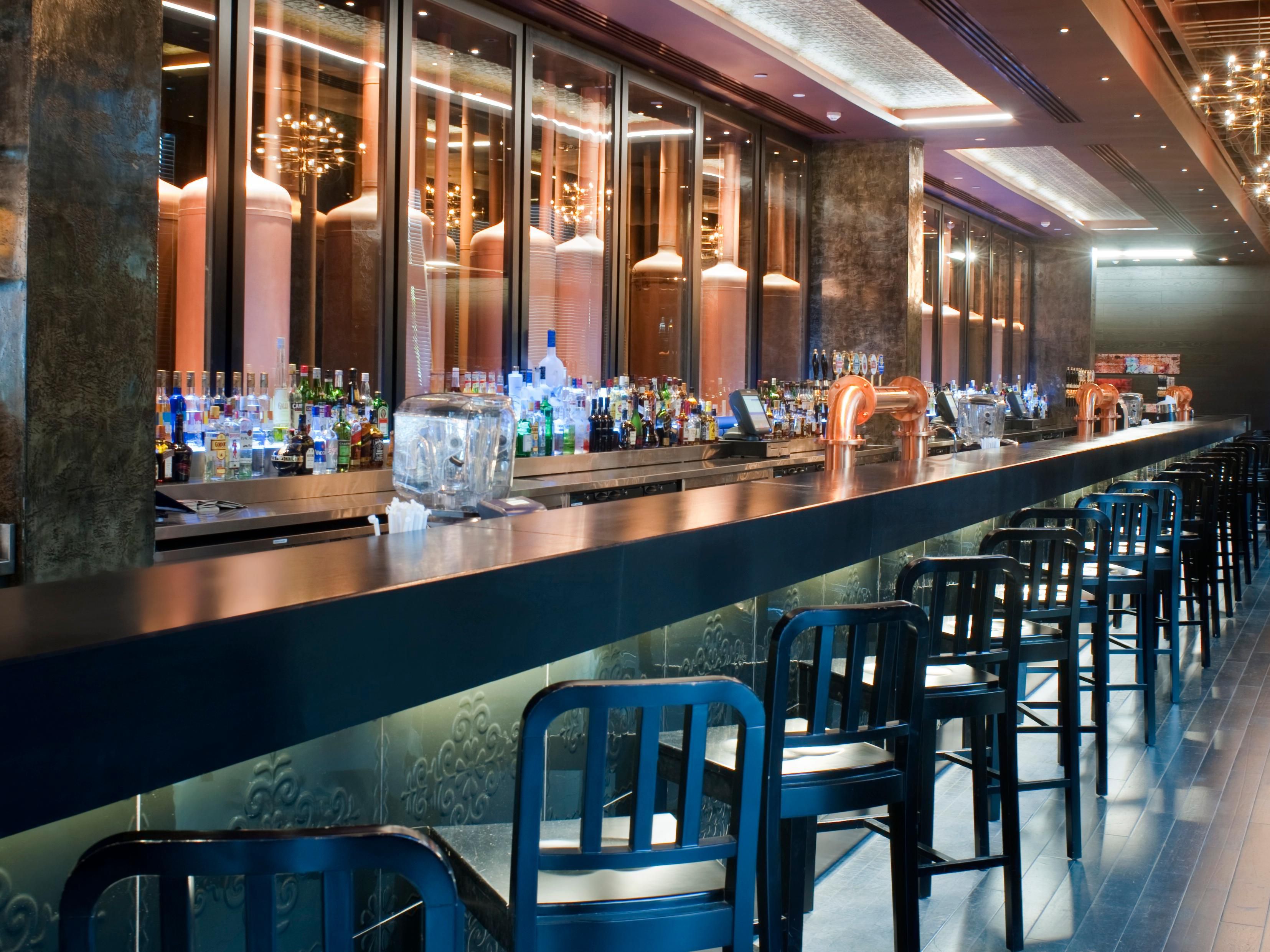 During your stay, make sure to experience having your favourite drink at the longest bar in Abu Dhabi. Stills Restaurant & Bar serves signature European dishes and an extensive range of international draught beers and spirits.