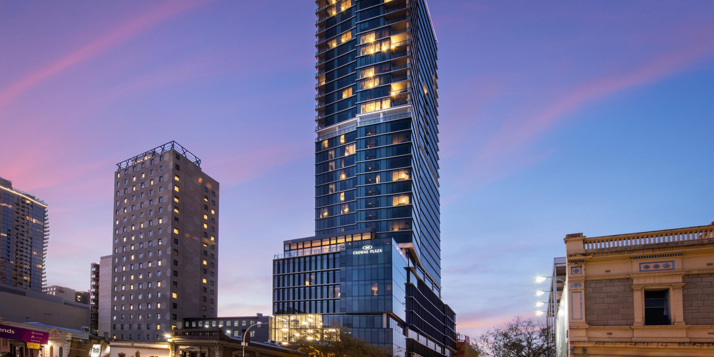 $hotelInfo.mediaDetails.welcomePhotos.primaryPhoto.caption}