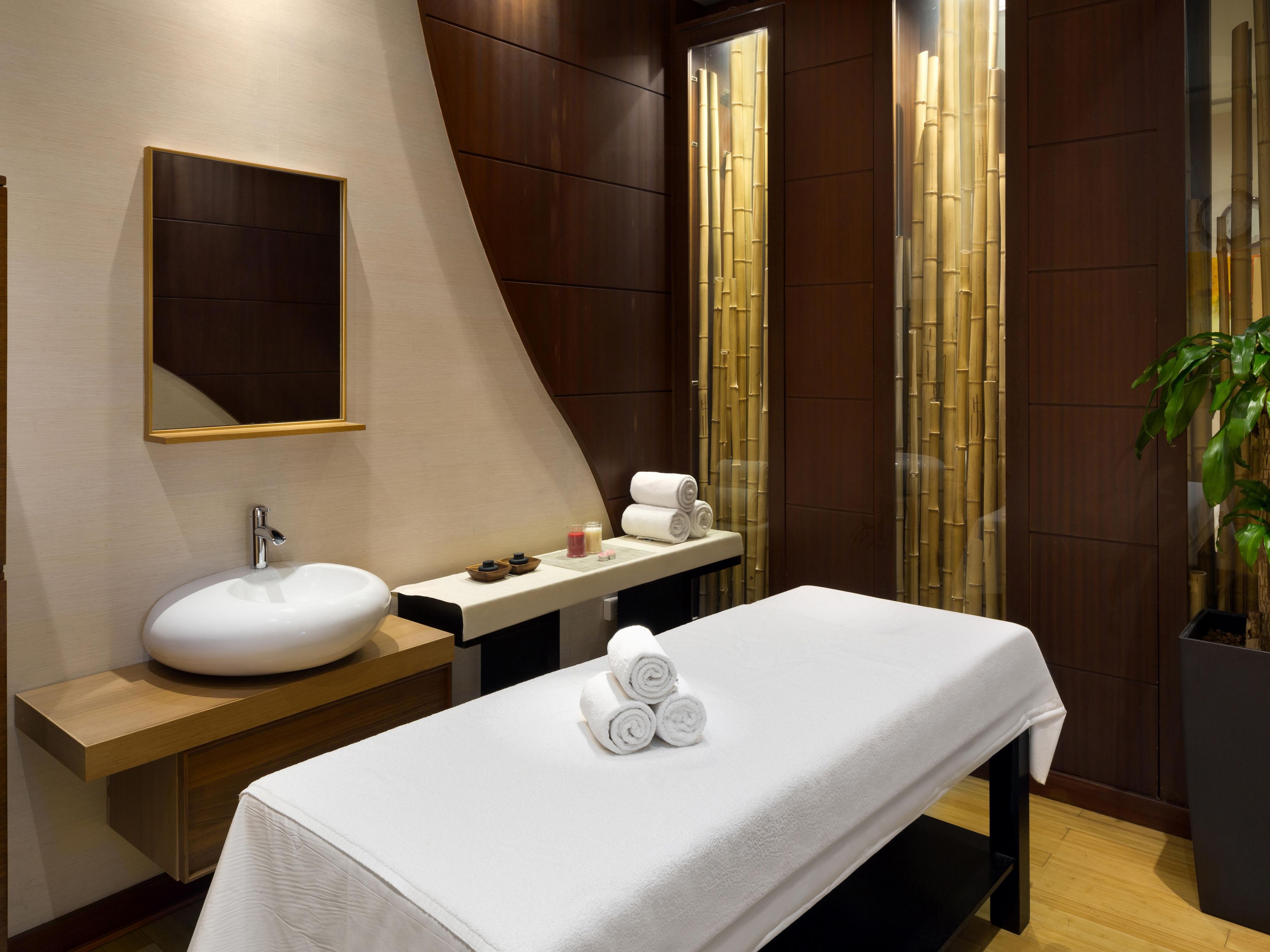 Relax, indulge and enjoy at Crowne Club & Spa