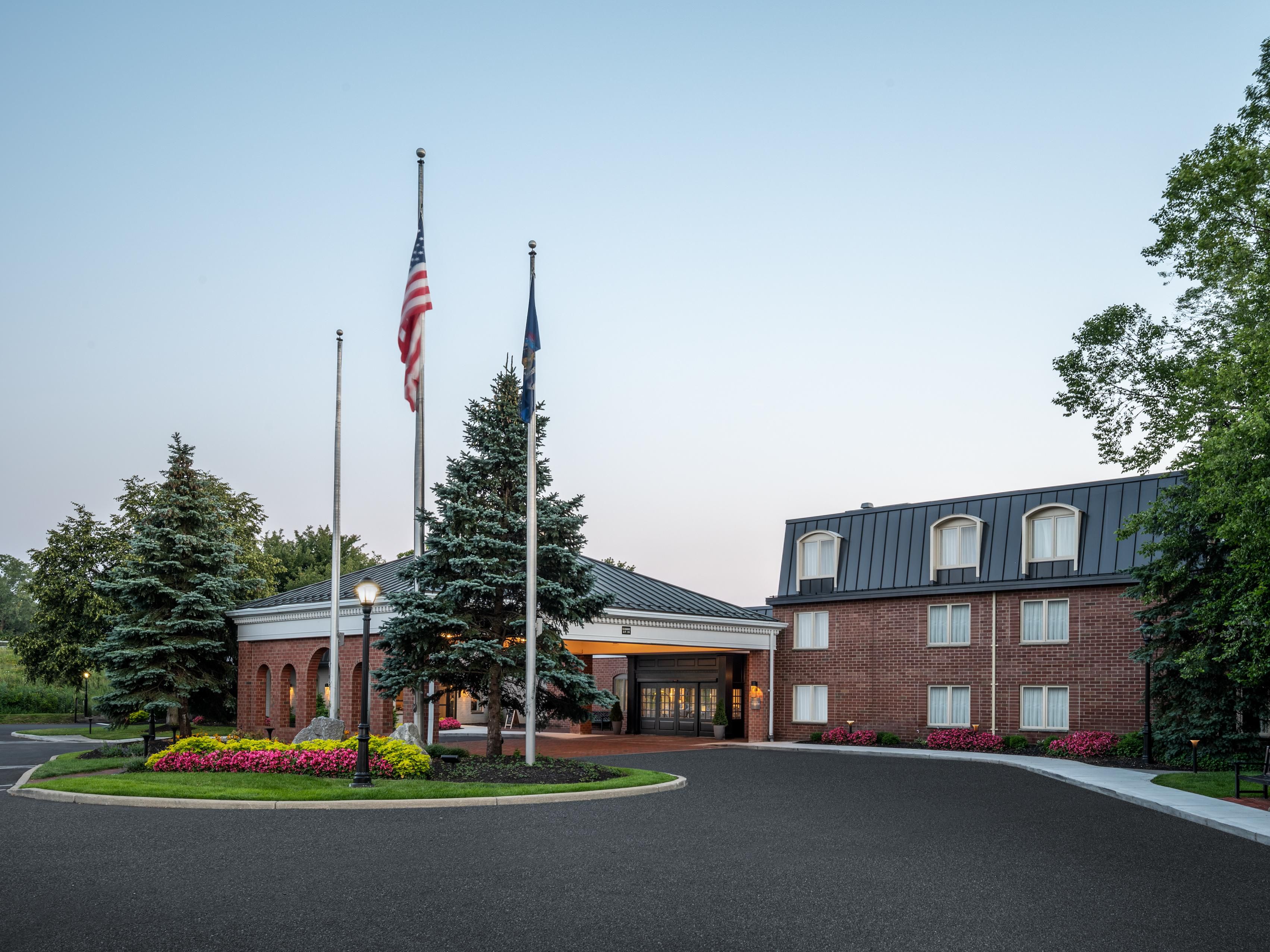 Enjoy the full serviceCrowne Plaza hotel near the Albany Airport