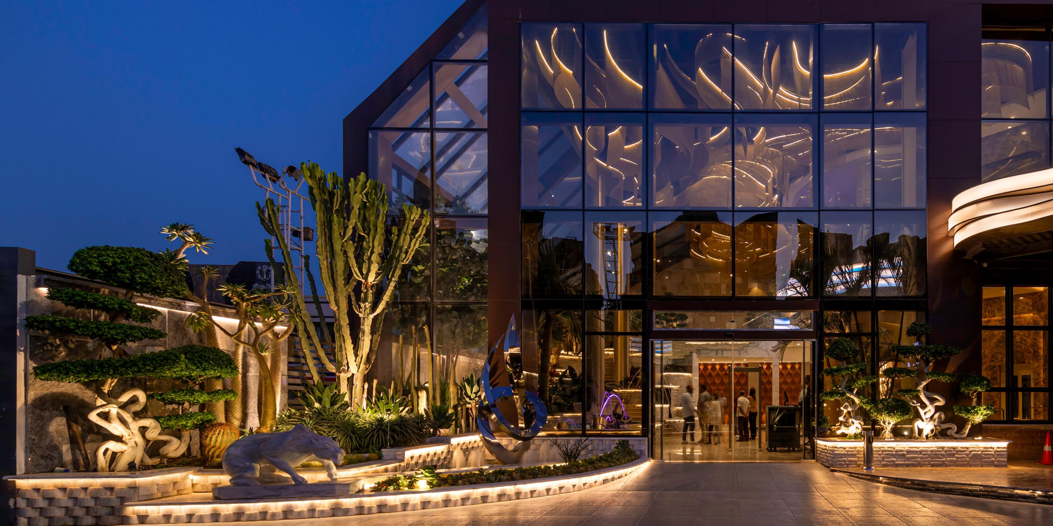 $hotelInfo.mediaDetails.welcomePhotos.primaryPhoto.caption}