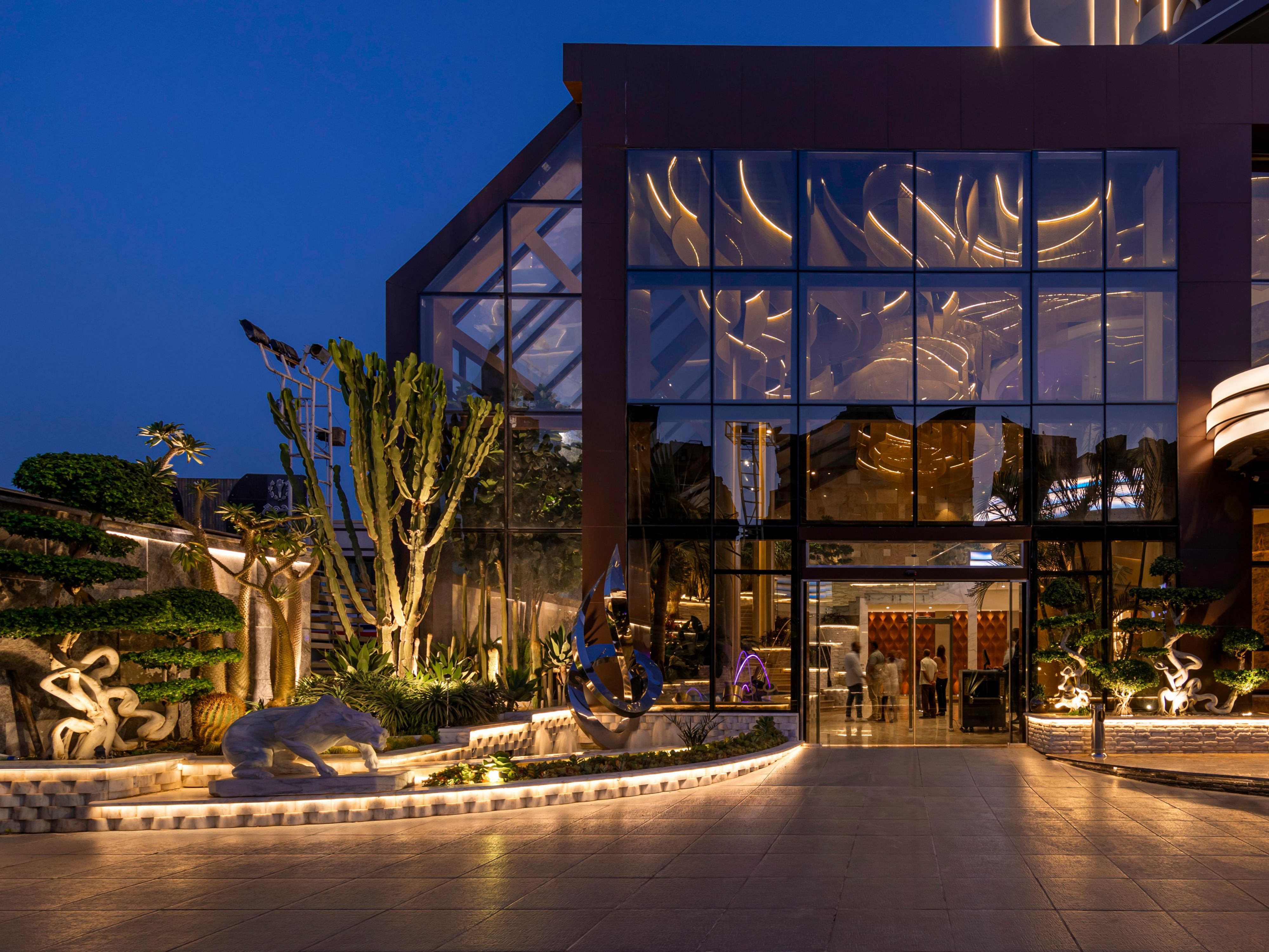 Located in the heart of Alexandria, Crowne Plaza Alexandria Mirage places you steps from dining, nightlife, cinemas, shopping malls, and key attractions like Cleopatra Beach and Alexandria Zoo. Whether travelling for business or leisure, enjoy effortless access to the city’s vibrant pulse, cultural highlights, and coastal charm.