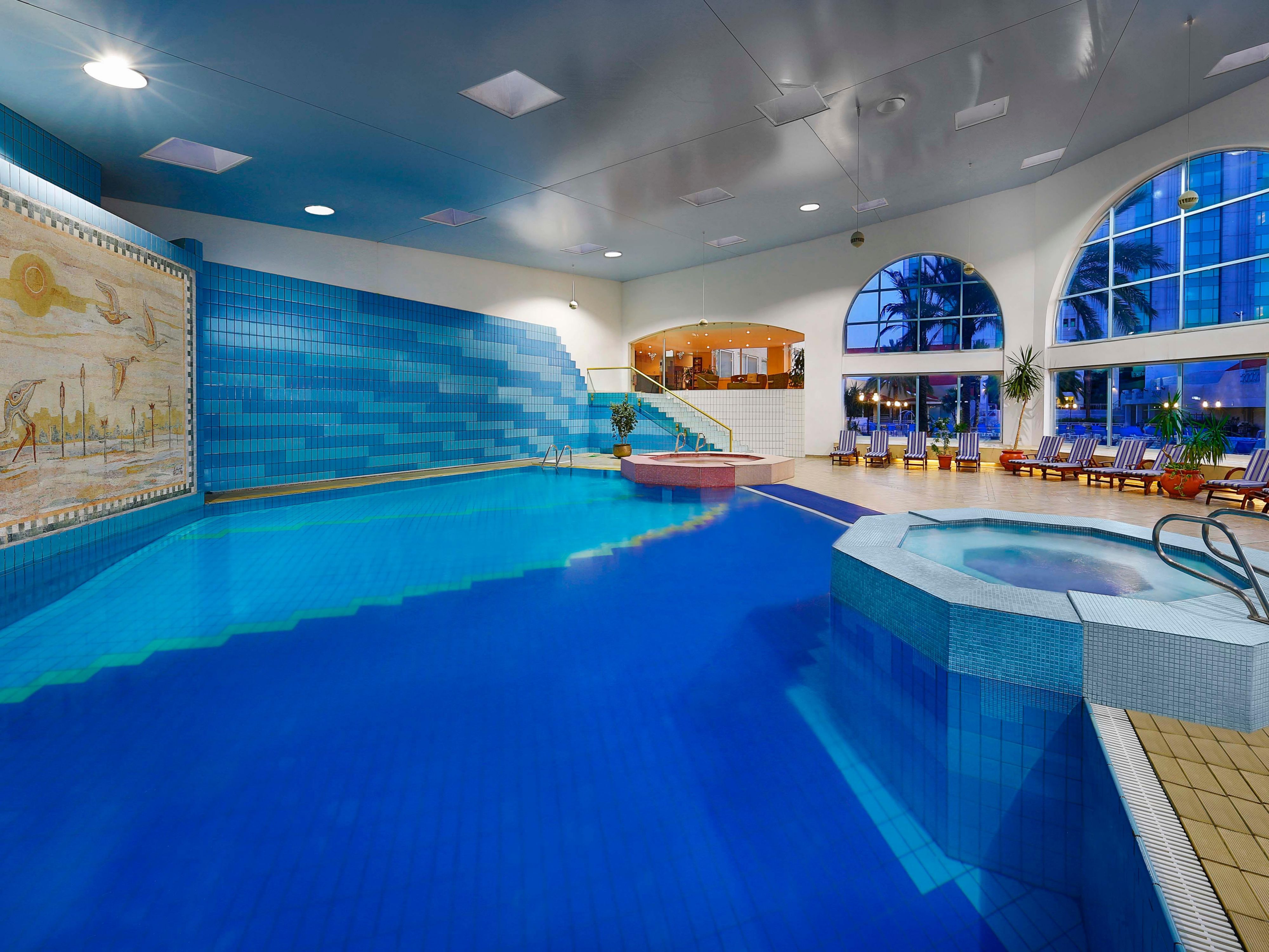 Indulge in a variety of massages and treatments at our extensive spa. Our Moroccan bath features a steam room, sauna and hot tubfor a truly rejuvenating experience. For added relaxation, our indoor pool for adults only and outdoor pool offer the perfect setting to refresh during the summer season.