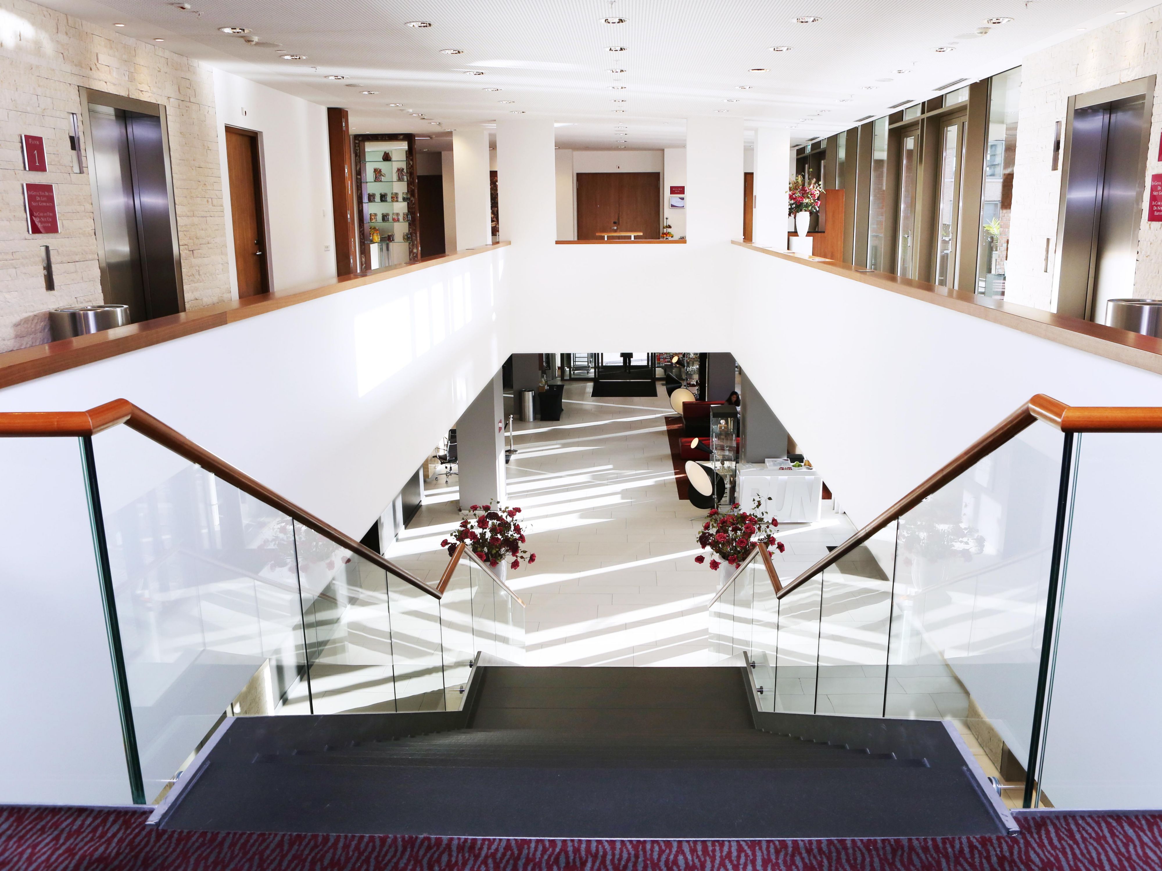 Enjoy exciting activities and make the most of your stay at our Amsterdam hotel. Join us for an invigorating run every Wednesday at 6:30pm, exploring the Zuidas area. Experience the rhythmic vibes of Jazz Night every Thursday at 6:00pm in our lively bar. Our lovely terraces set the tone for a beautiful stay.