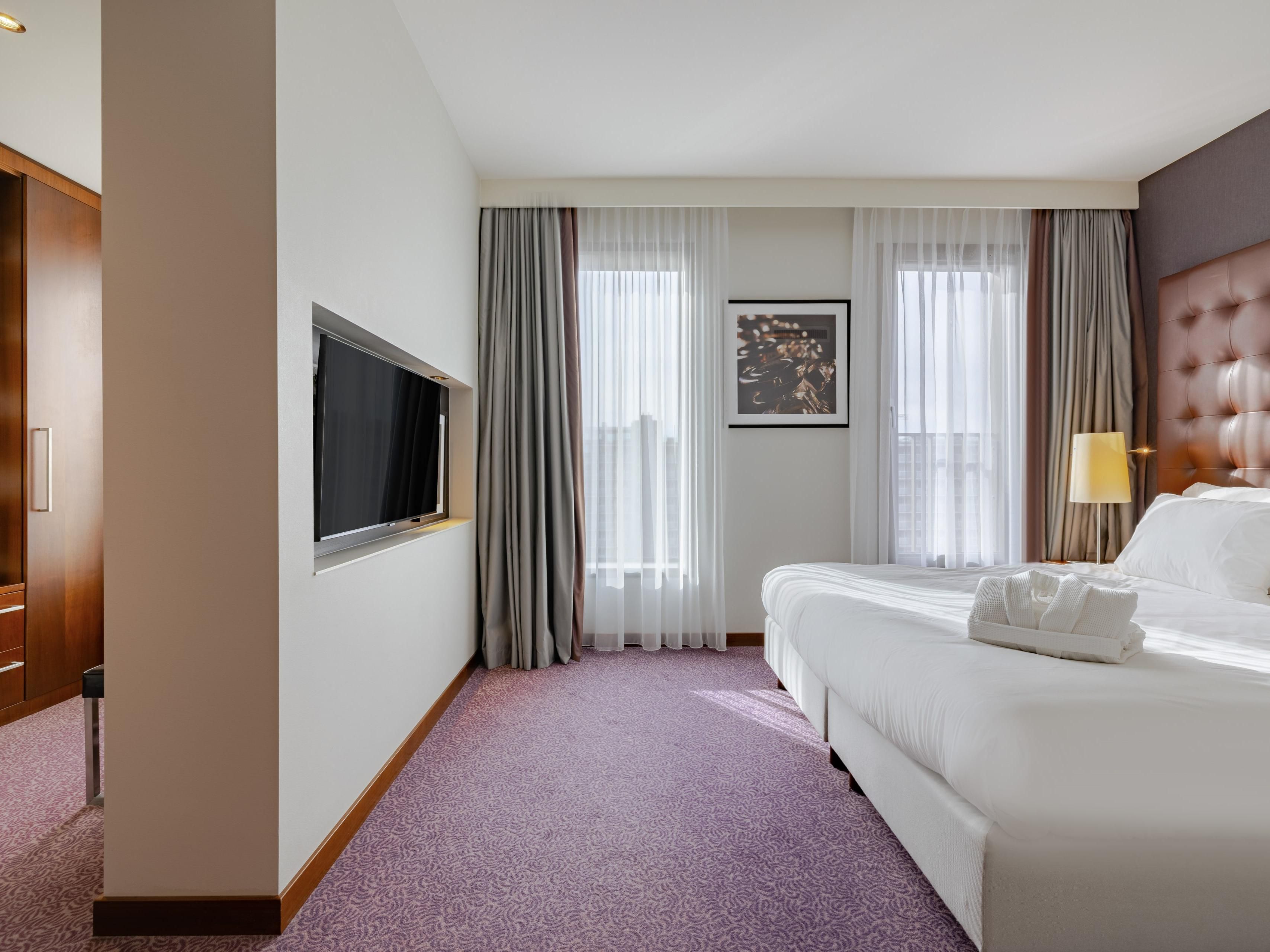 All of our rooms at Crowne Plaza Amsterdam – South include TVs with Google Chromecast so you can watch your favourite streaming services whilst travelling, streamed from your wireless devices.