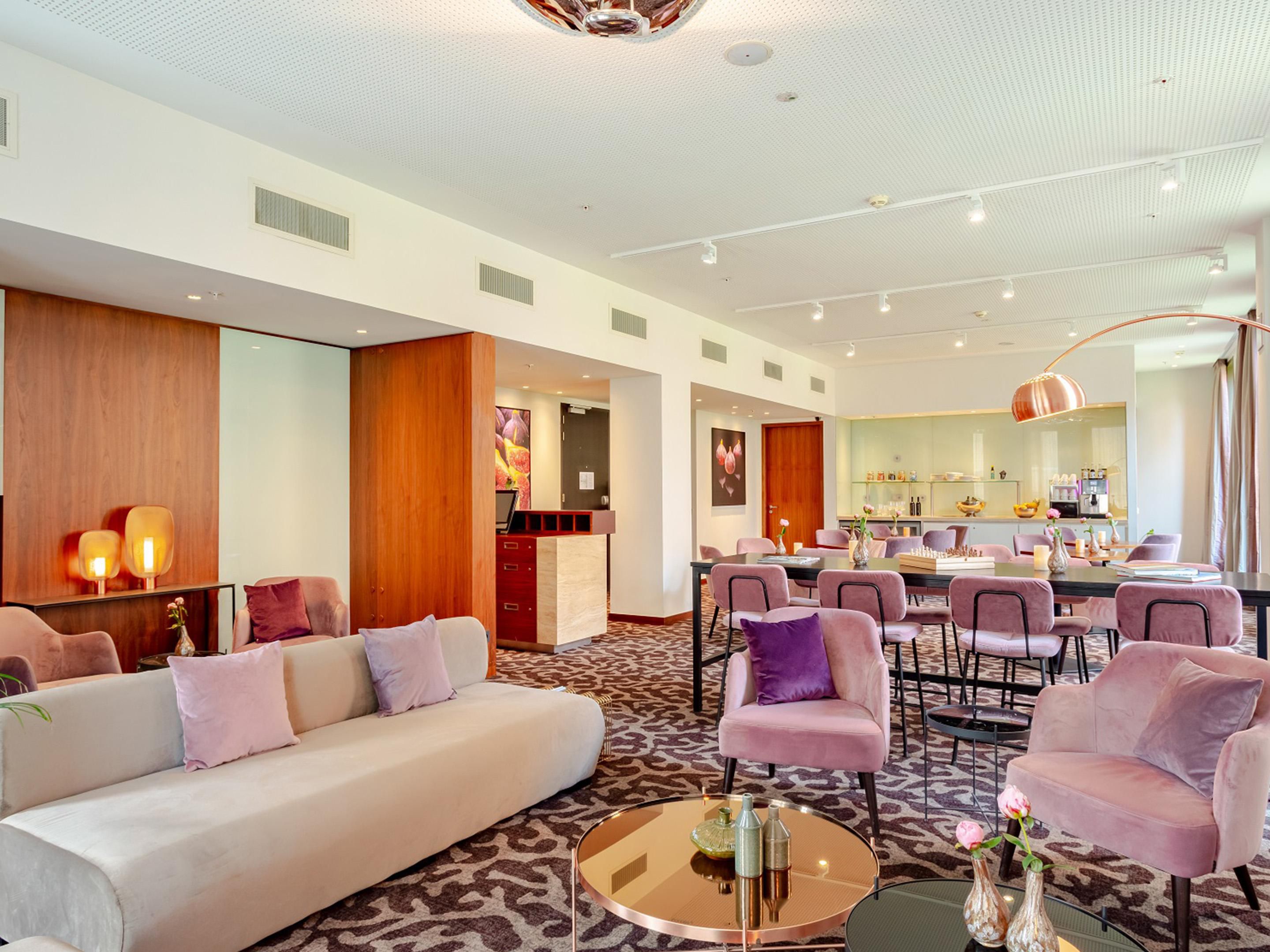 Indulge at our Club Lounge with all-day self-serve snacks and drinks. Enjoy a complimentary continental breakfast to start your day and unwind during happy hours from 5:00pm to 7:00pm with local specialties and a variety of beverages, including cocktails. Whether for work or leisure, our Club Lounge offers a premium experience.