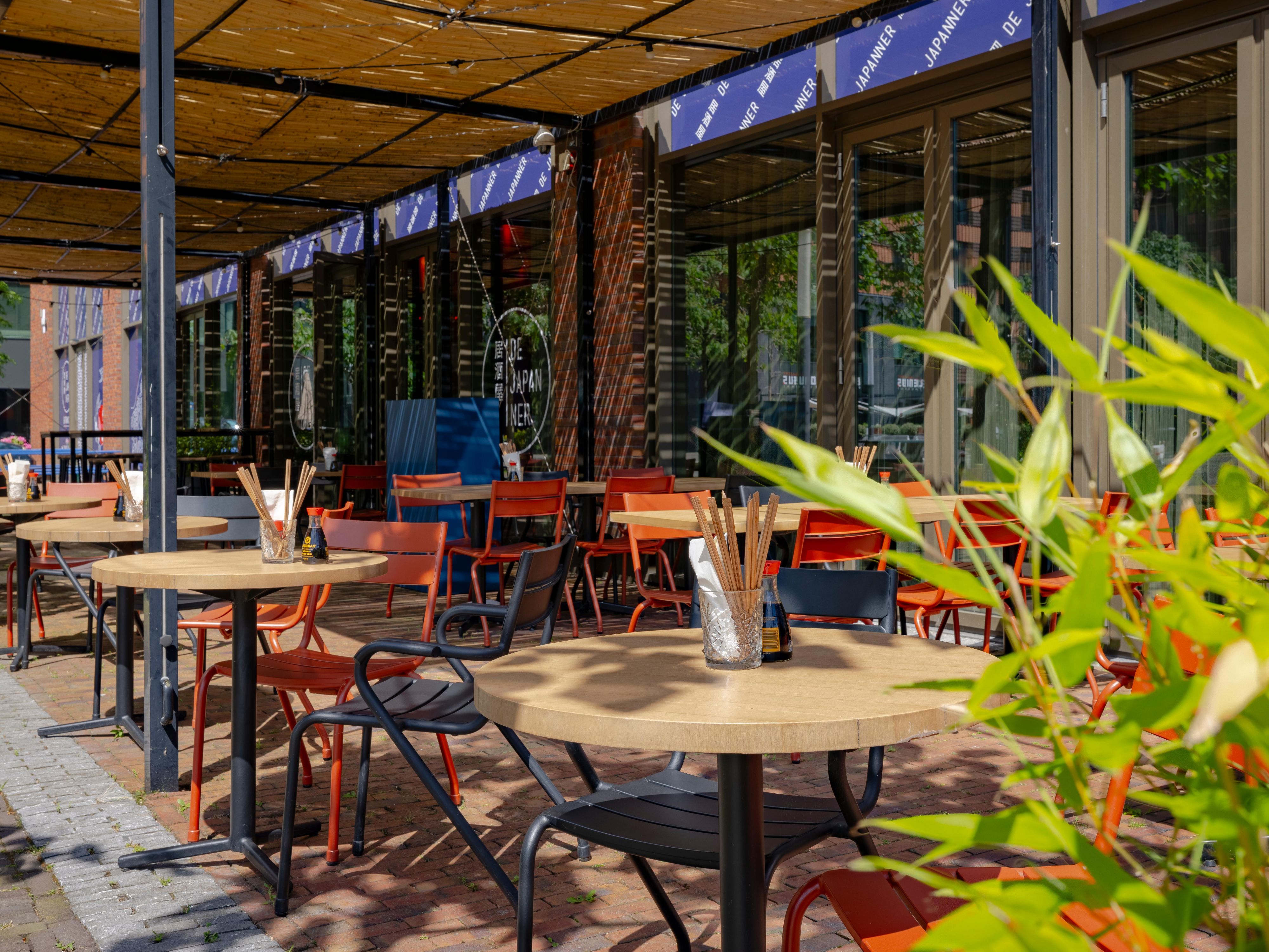 Enjoy al fresco dining at either of our hotel restaurants, whether you're indulging in international flavours at Manhattan Restaurant or exploring Japanese delights at De Japanner. Our terraces offer a fresh and relaxed Amsterdam environment to enjoy your meal.