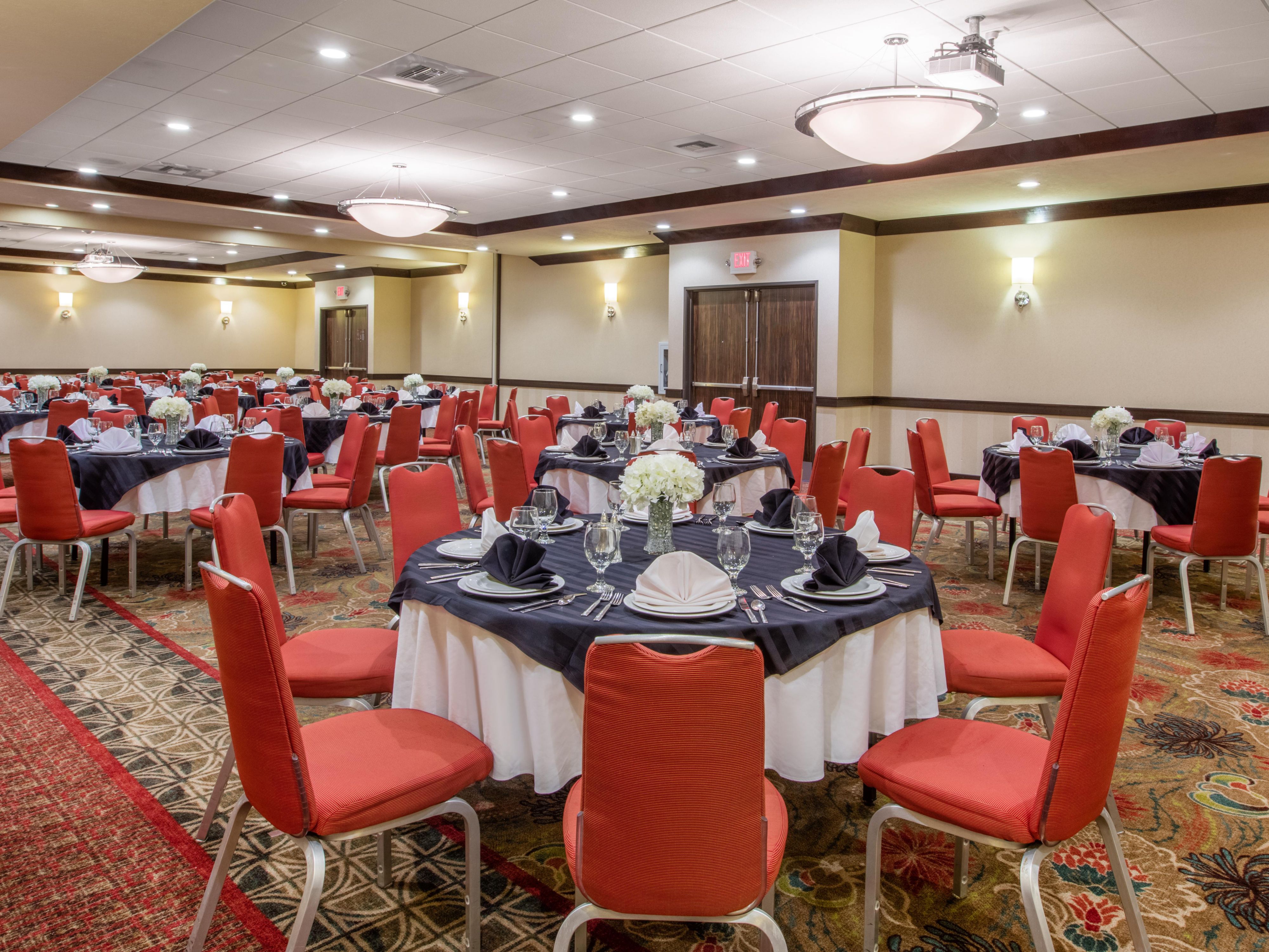 At Crowne Plaza Anchorage, it's easy to host meetings and events of all sizes. Our dedicated Meeting Director will assist you in planning the perfect event, whether it be your perfect weeding day in our ballroom or your annual corporate meeting.
