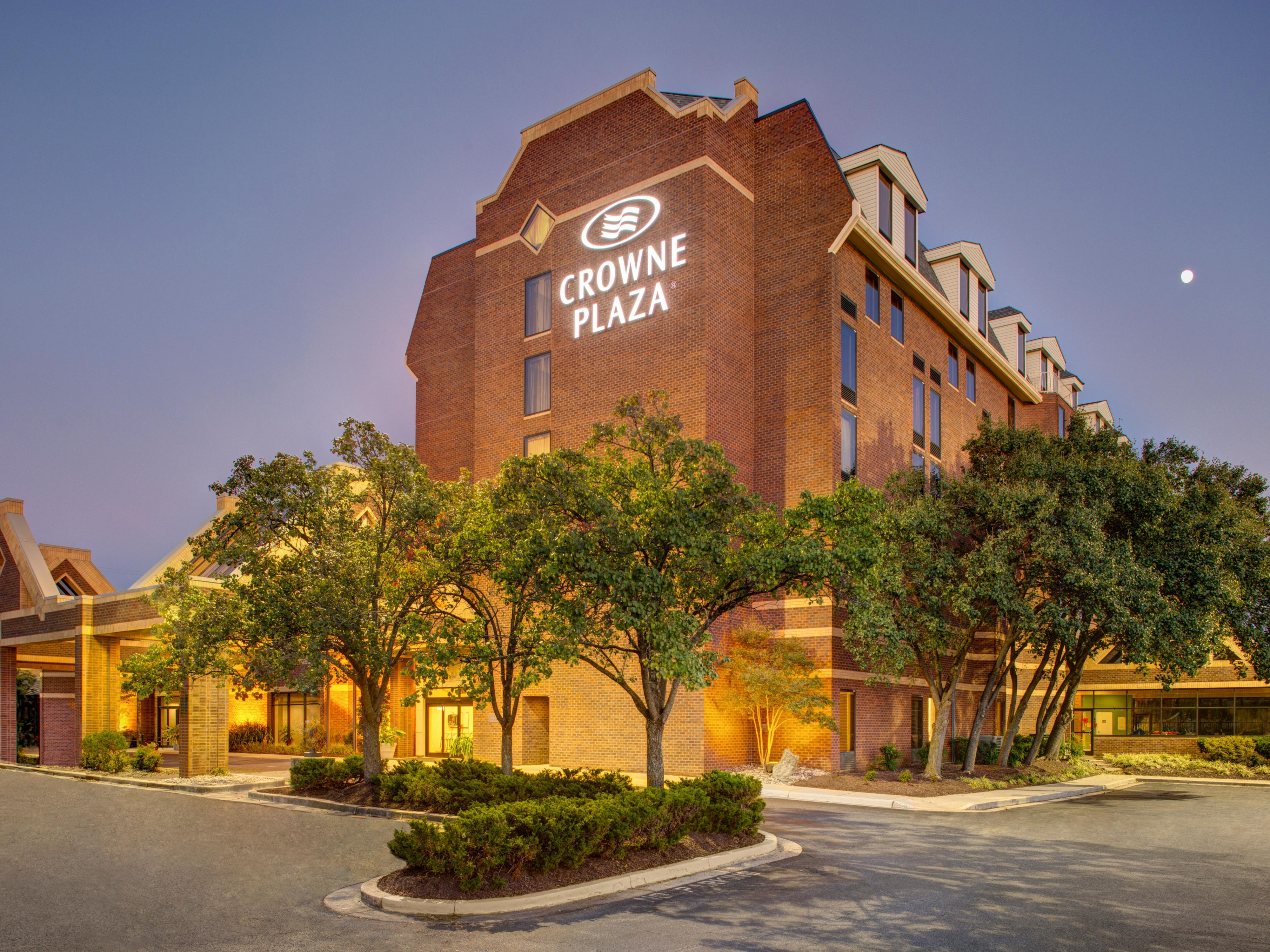 Crowne Plaza Annapolis is a perfect wedding venue.  Our large Ball Room can accommodate up to 300 guests and can be arranged in a variety of  ways.  Our catering menu is top quality. . No matter if you are planning a micro wedding or a larger party and reception, Crowne Plaza can make your special day amazing. 