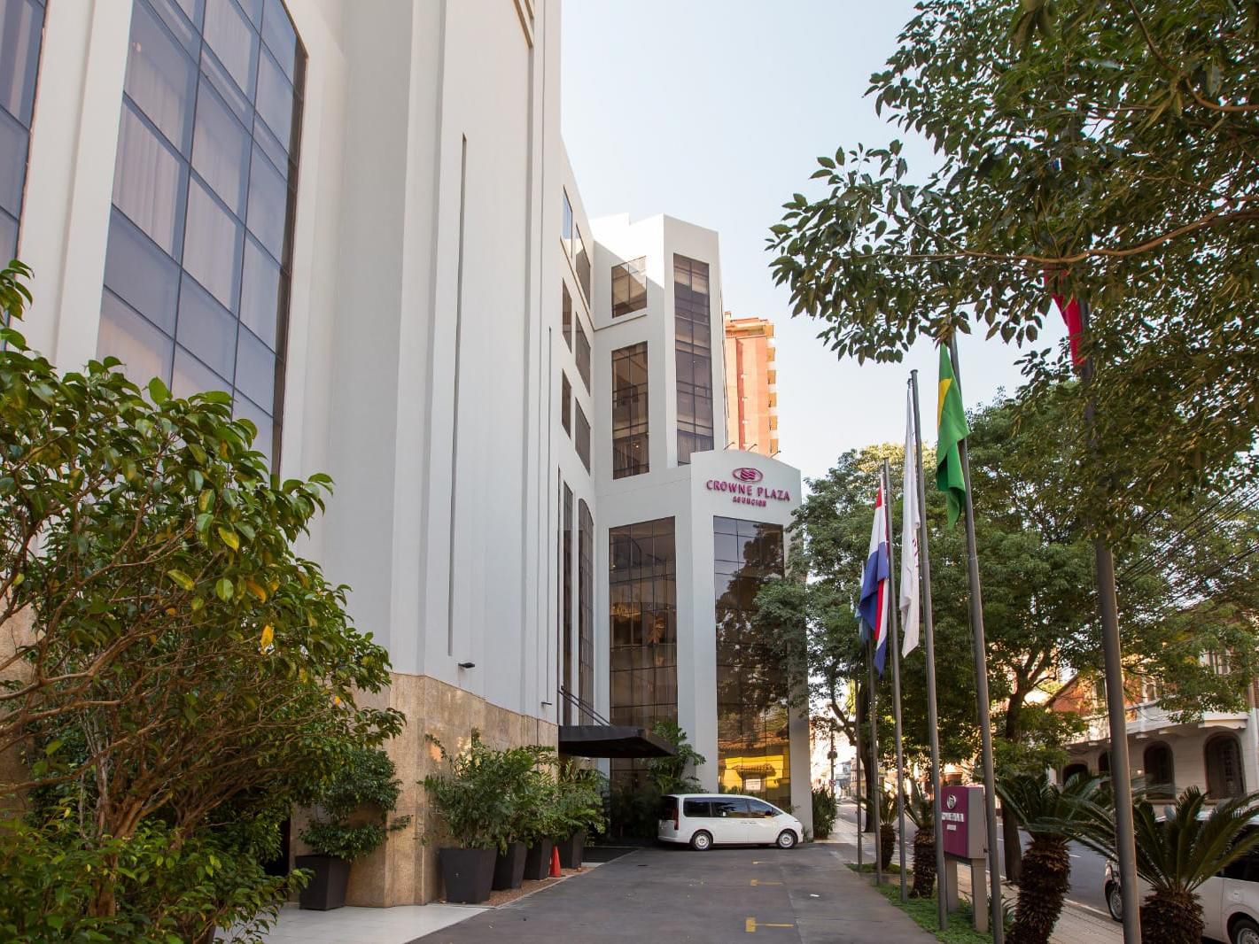 Private transportation from the hotel with additional cost, for pick-up from the airport or tour in Asunción.