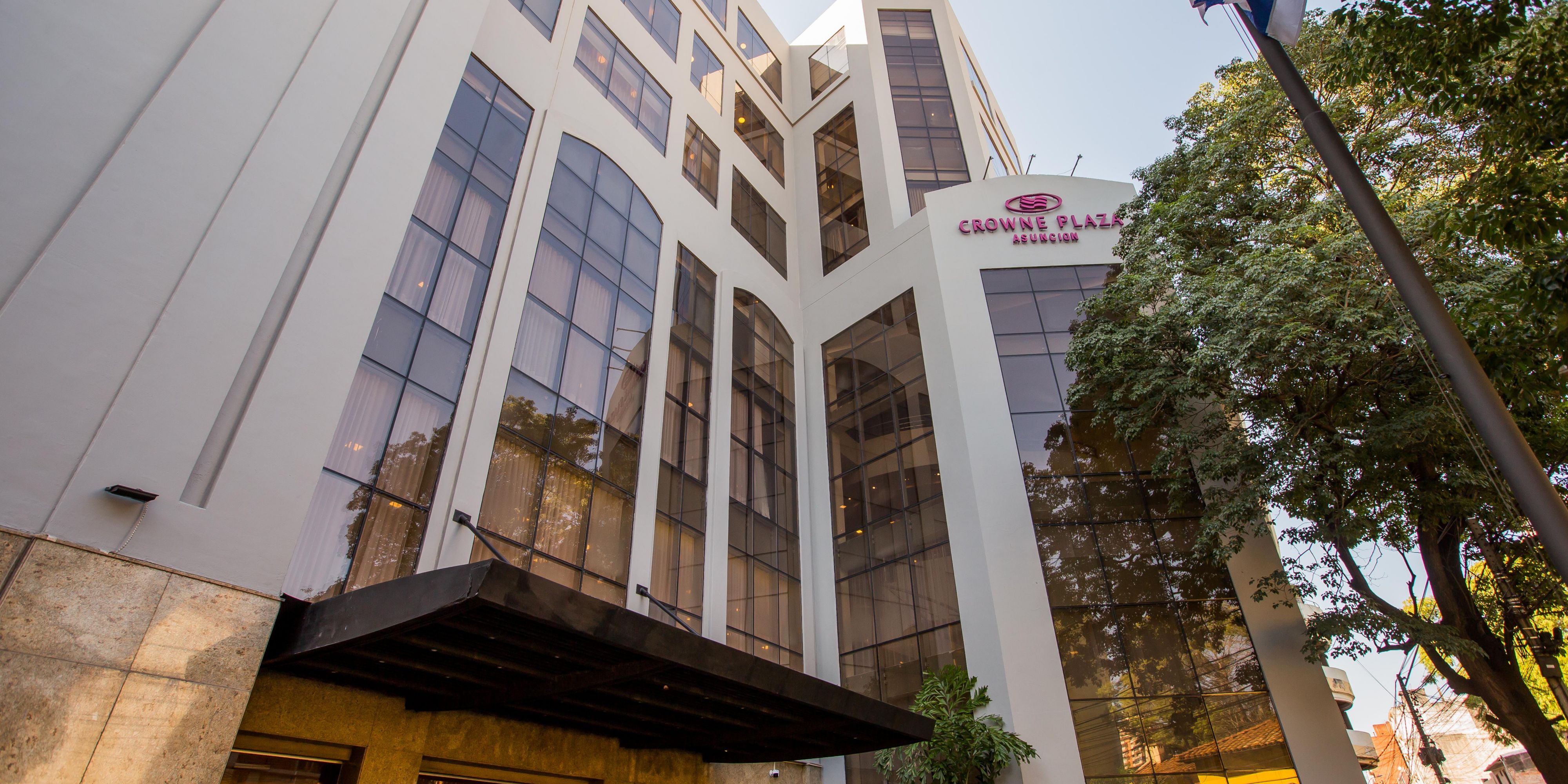 $hotelInfo.mediaDetails.welcomePhotos.primaryPhoto.caption}