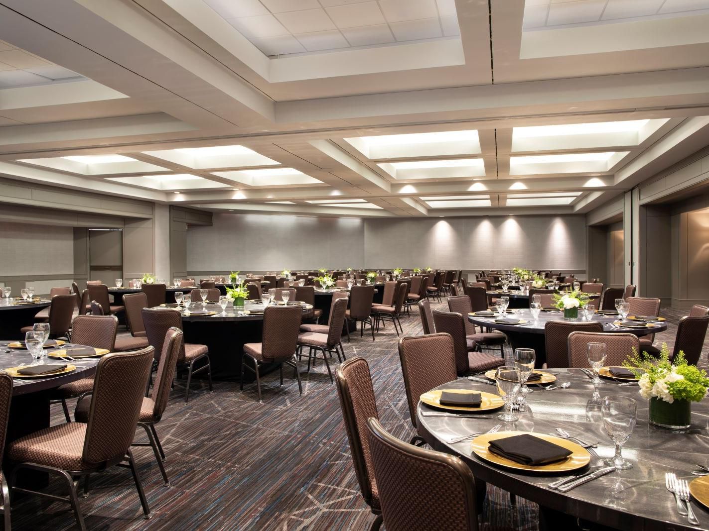 Host standout events in over 32,000 sq. ft. of flexible meeting space, including the largest ballroom in the Perimeter area. Whether you’re planning a conference, gala, trade show, or elegant wedding, our expert Crowne Plaza Meetings Directors and custom catering bring every detail together.
