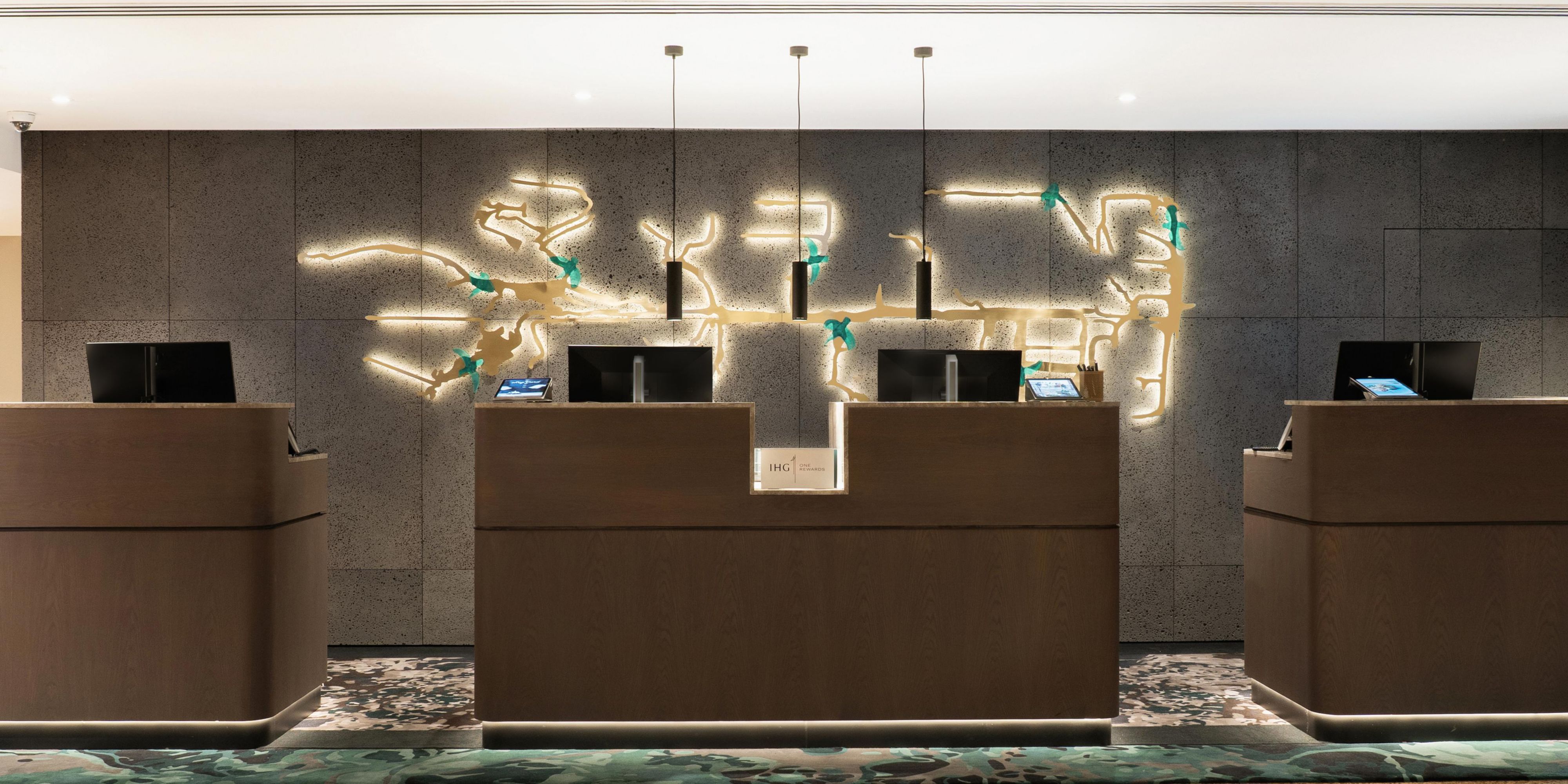 $hotelInfo.mediaDetails.welcomePhotos.primaryPhoto.caption}