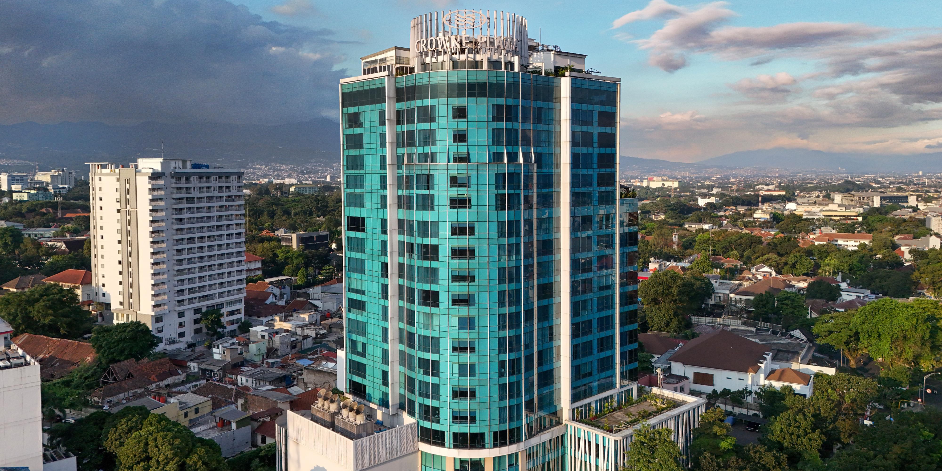 $hotelInfo.mediaDetails.welcomePhotos.primaryPhoto.caption}