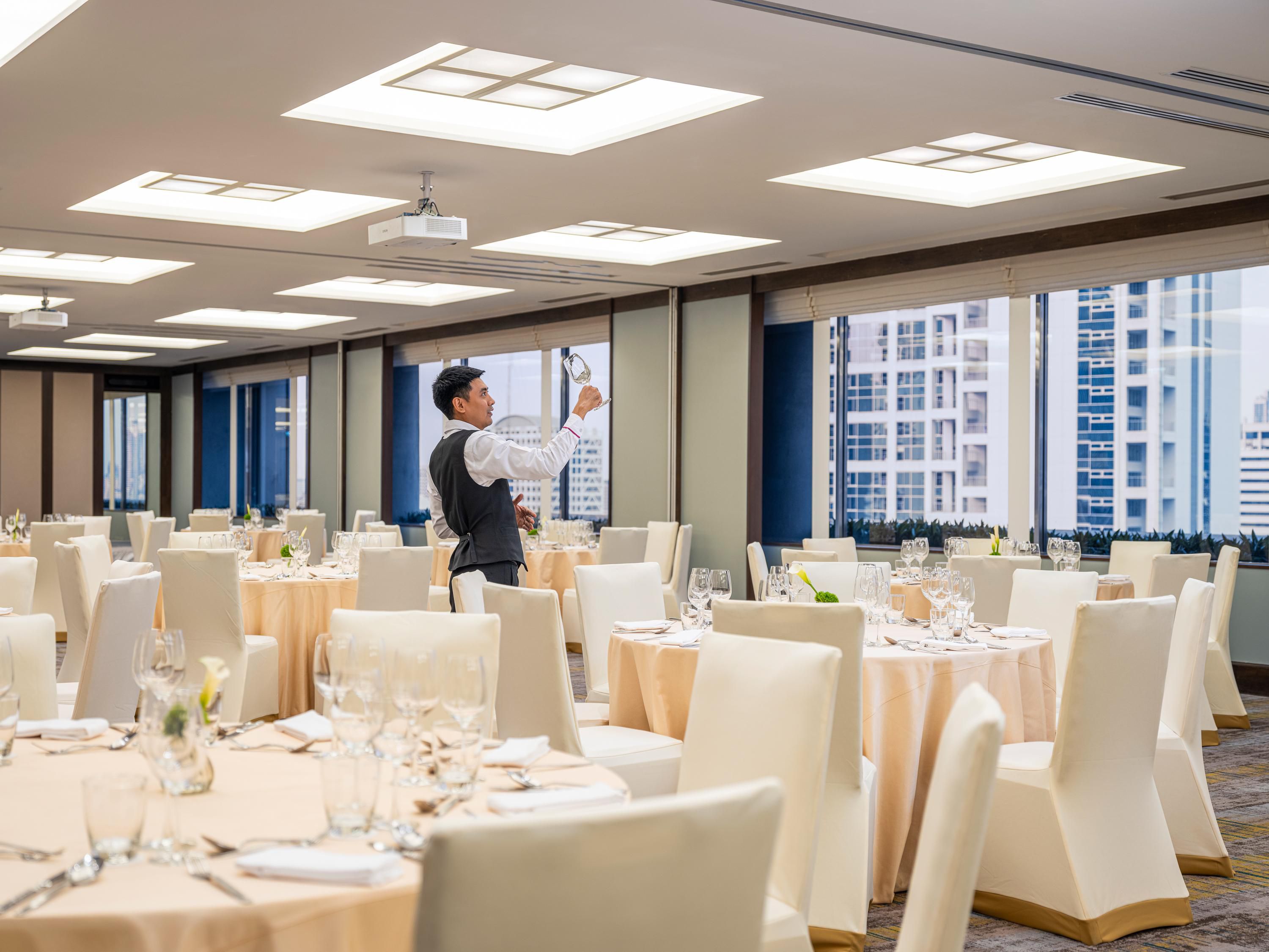 For the ultimate in luxury, ensure your event takes place at one of the grandest hotels in Bangkok.
From luxury decorations to a gourmet feast in a prime location with stunning Lumpini Park views,
we have everything you need to make your special day truly unforgettable.