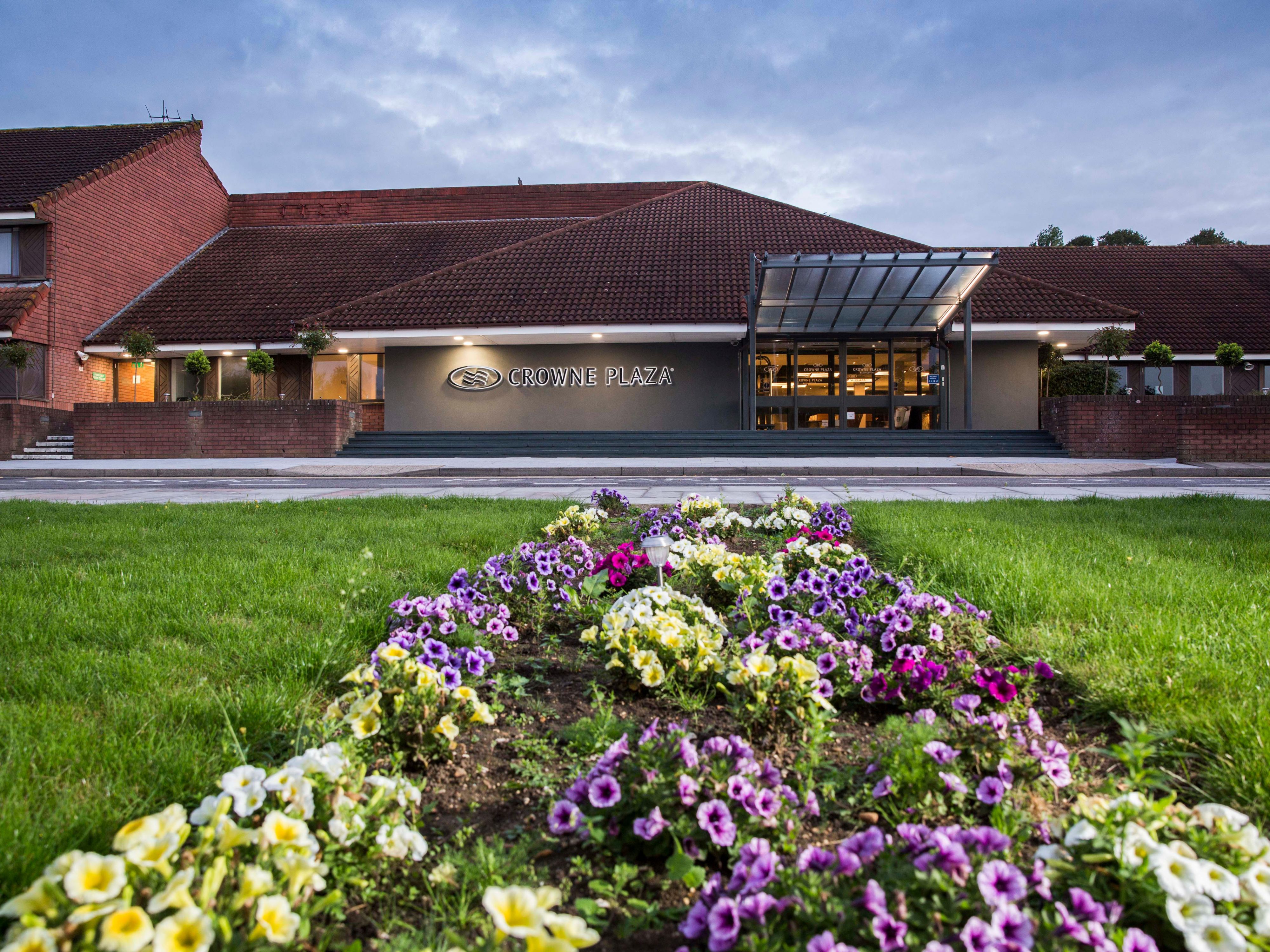 The Crowne Plaza Hotel is designed with you in our mind.The hotel offers 140 spacious, contemporary bedrooms, 8 meeting rooms, state of the art Affinity Health & Leisure Club and The 1449 Restaurant, Bar & Grill.Feel at home in a modern and spacious guest room, decorated in cool, calm tones.