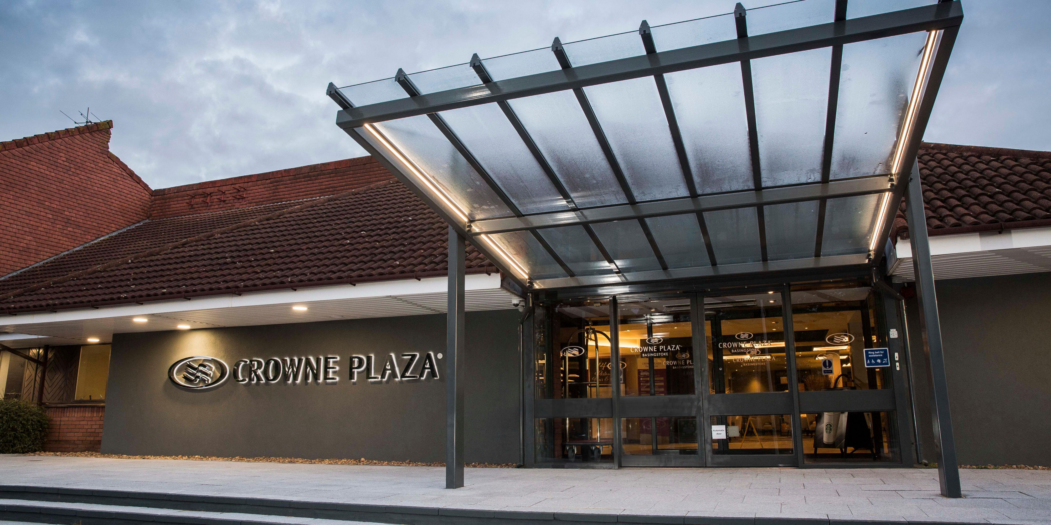 $hotelInfo.mediaDetails.welcomePhotos.primaryPhoto.caption}